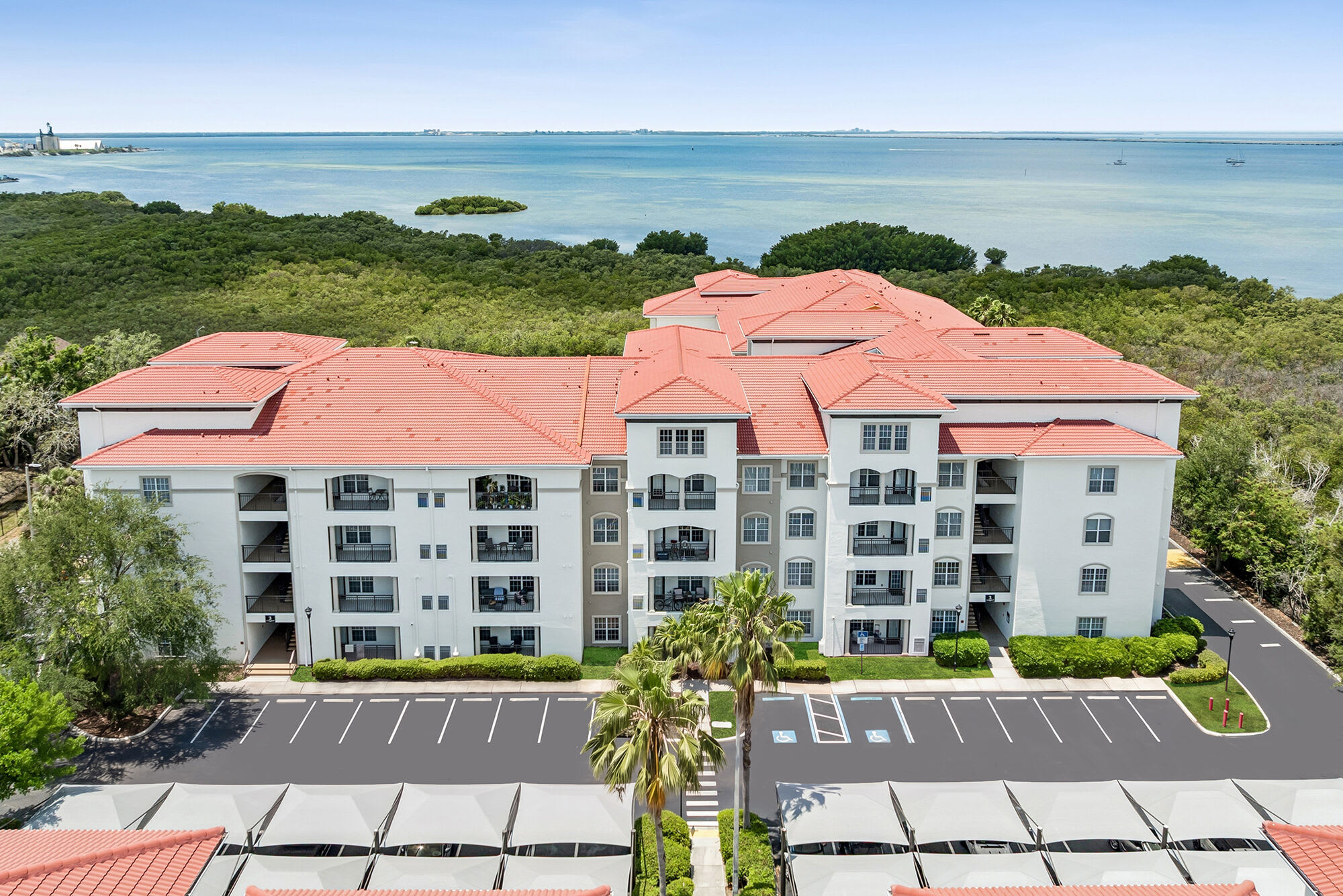 Casa Bella on Westshore – photo 1