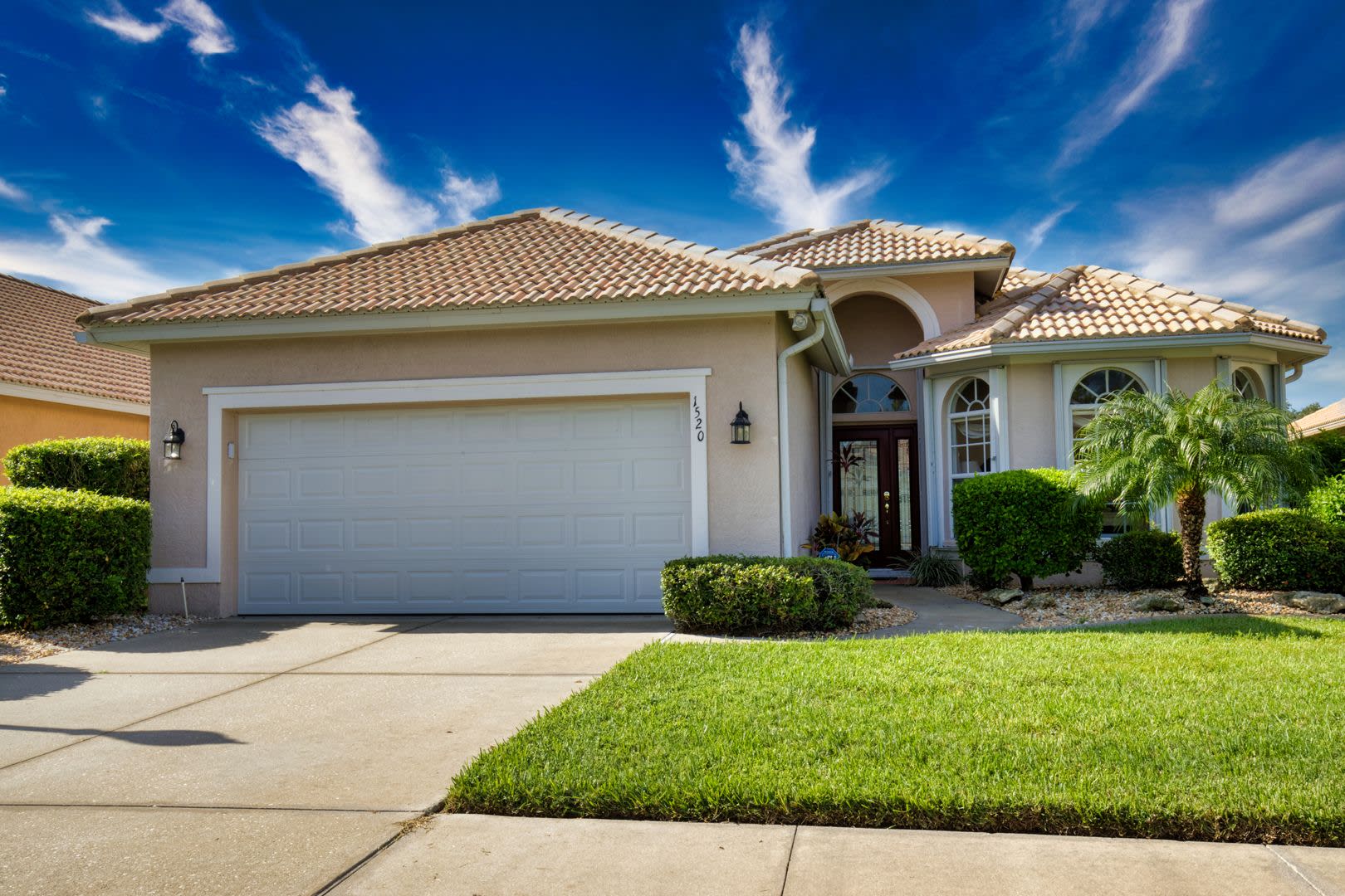 Seasonal Short-Term Single Family Pool Home in Pelican Pointe Golf & Country Club! – photo 1