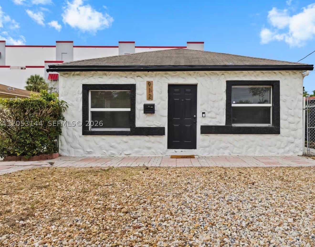 912 NW 2nd St – photo 1