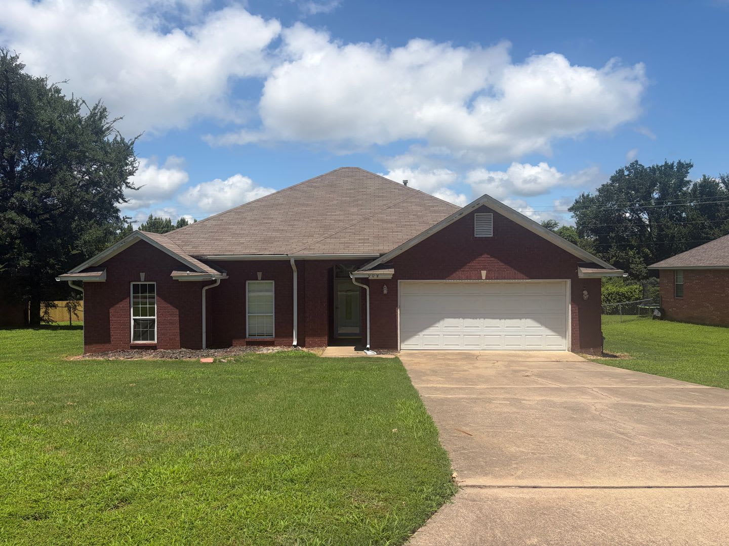 3 Bedroom and 2 Bathroom House – photo 1