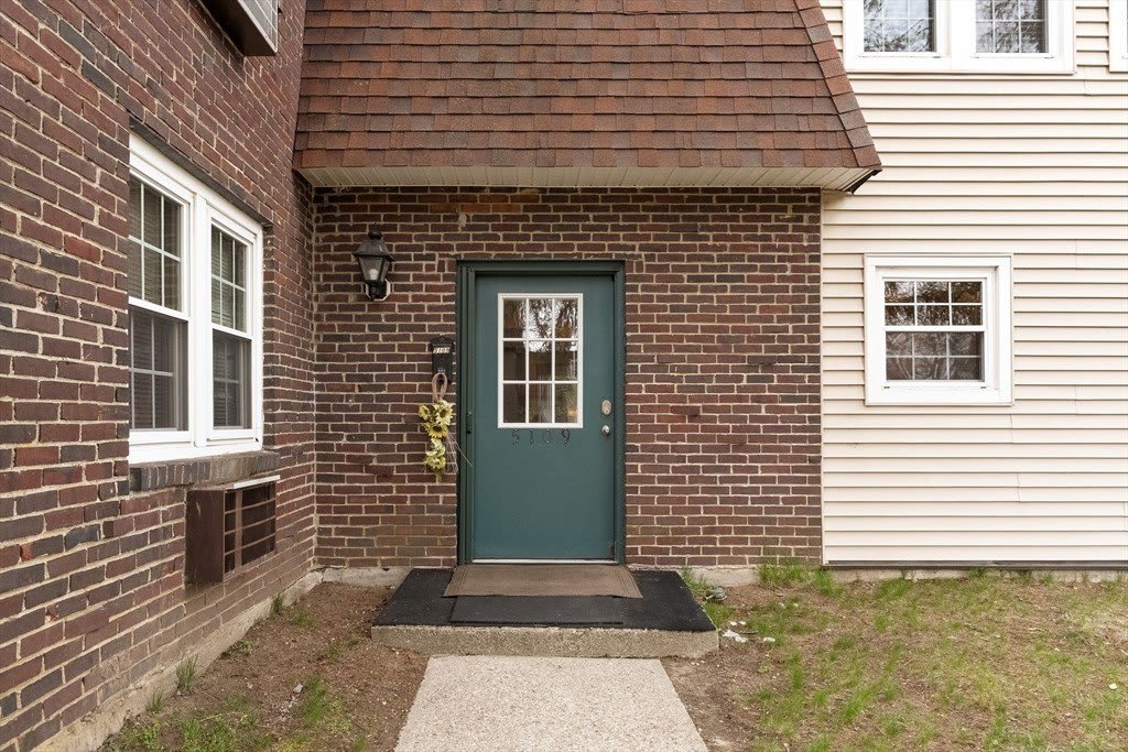 180 Main St – photo 1 of 31