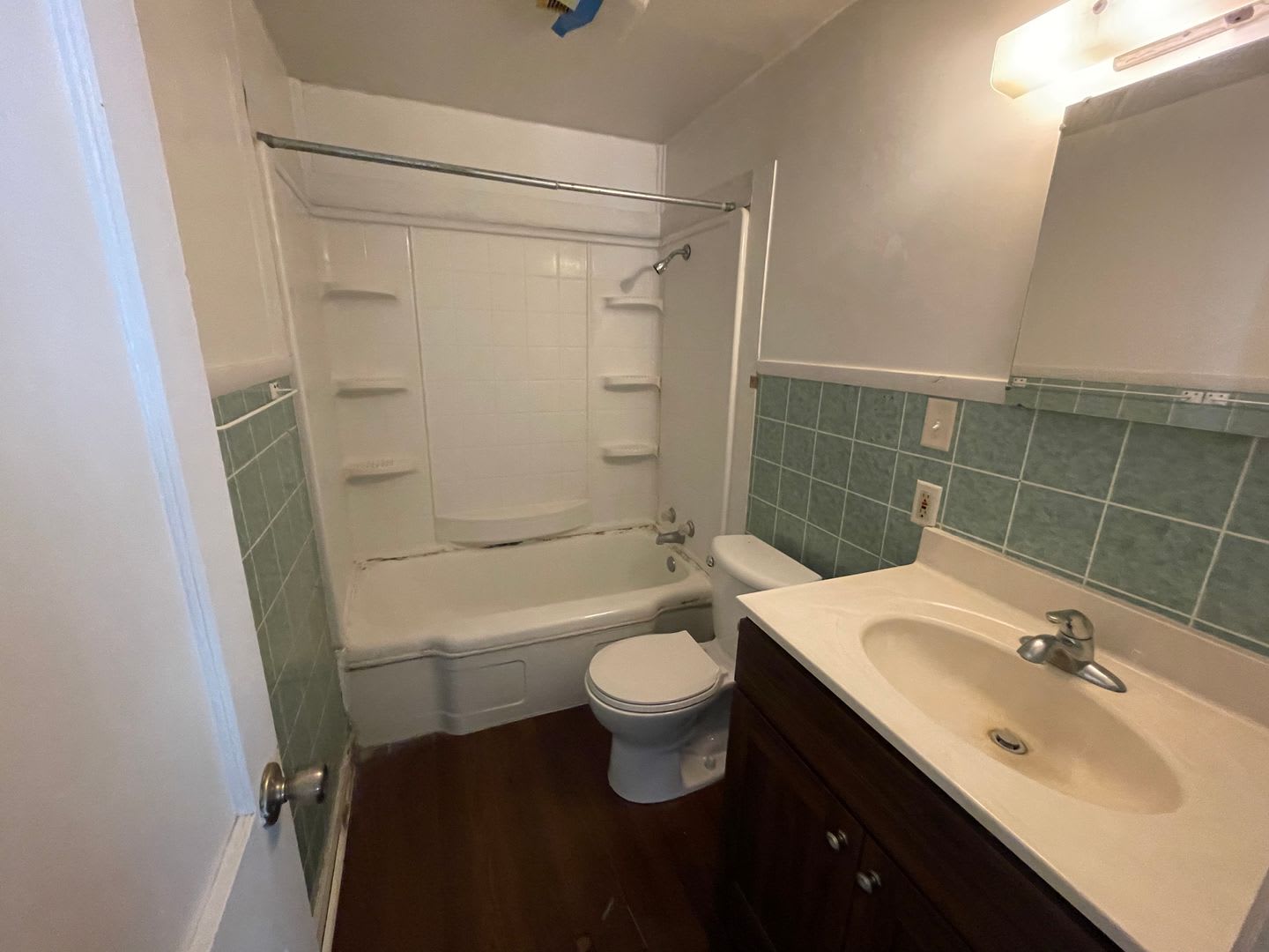3 bedroom, 1 bathroom and detached garage! – photo 1