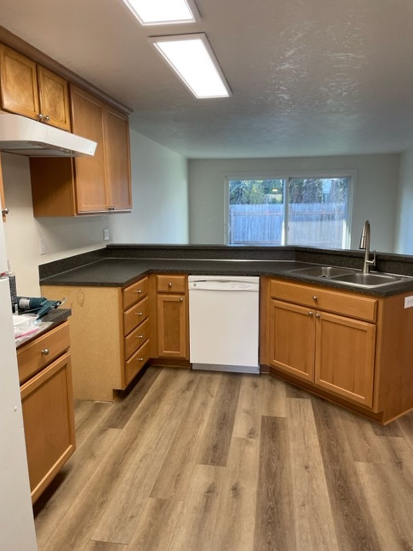 Refurbished – photo 1 of 12