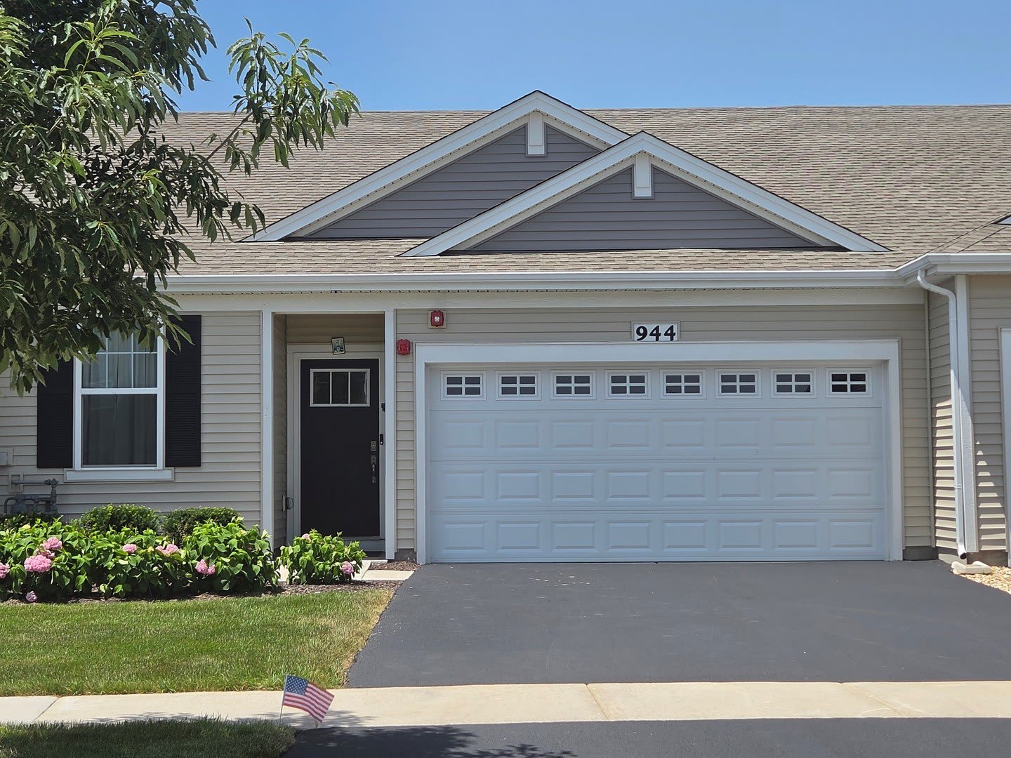 944 Darwin Street – photo 1 of 25