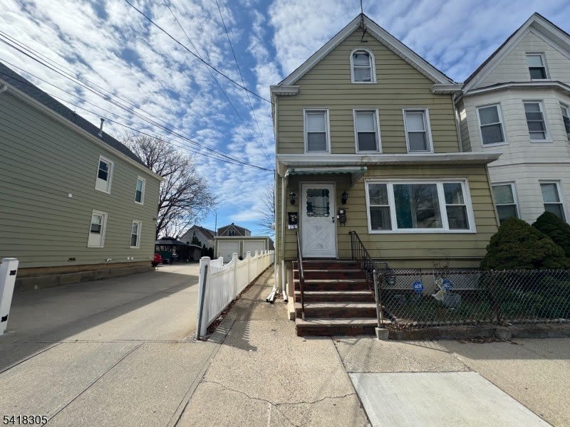 16 Cutler St – photo 1 of 5