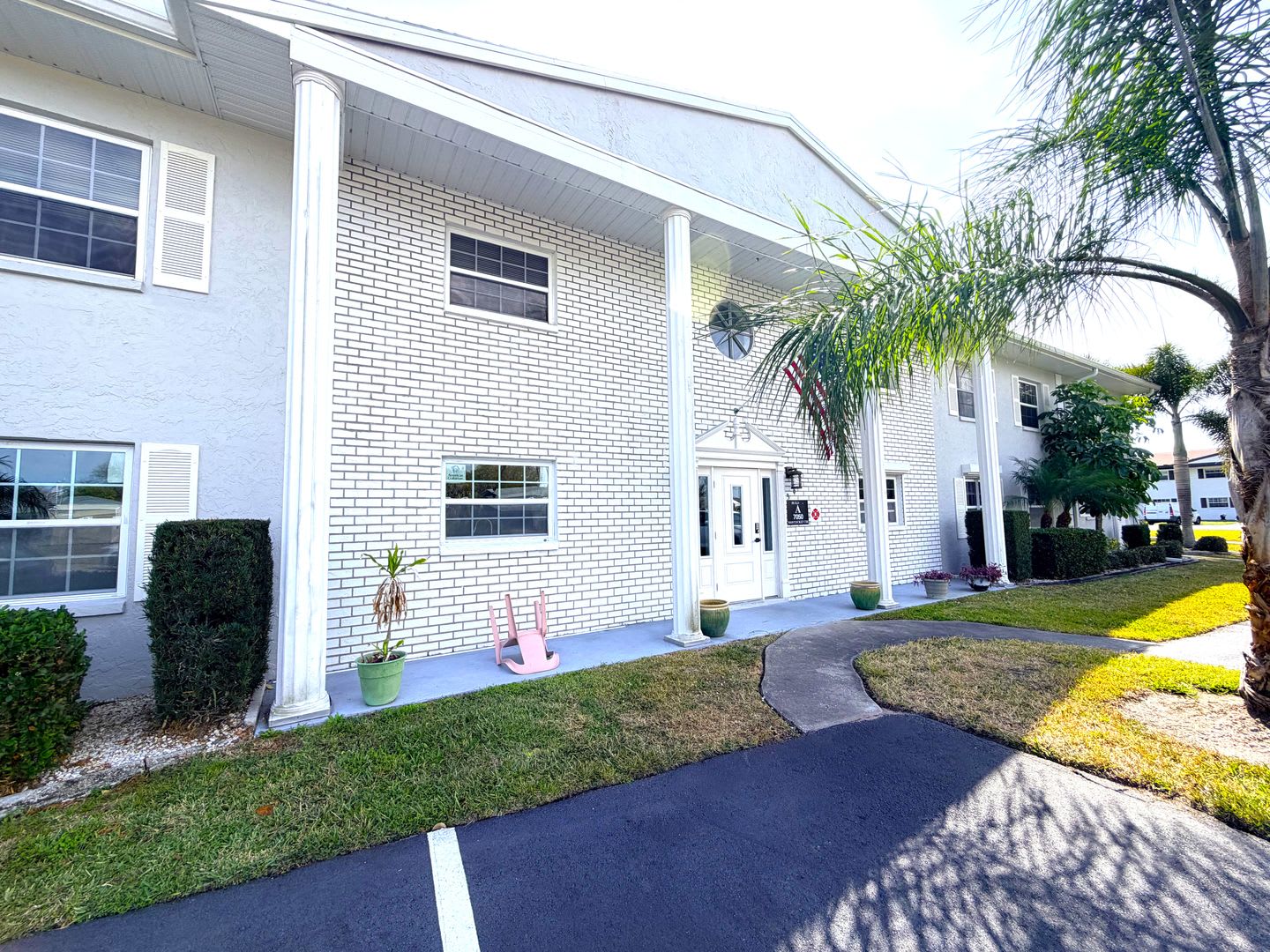 2/2 STUNNING SEASONAL RENTAL IN SUNNY N. FT. MYERS, FL – photo 1