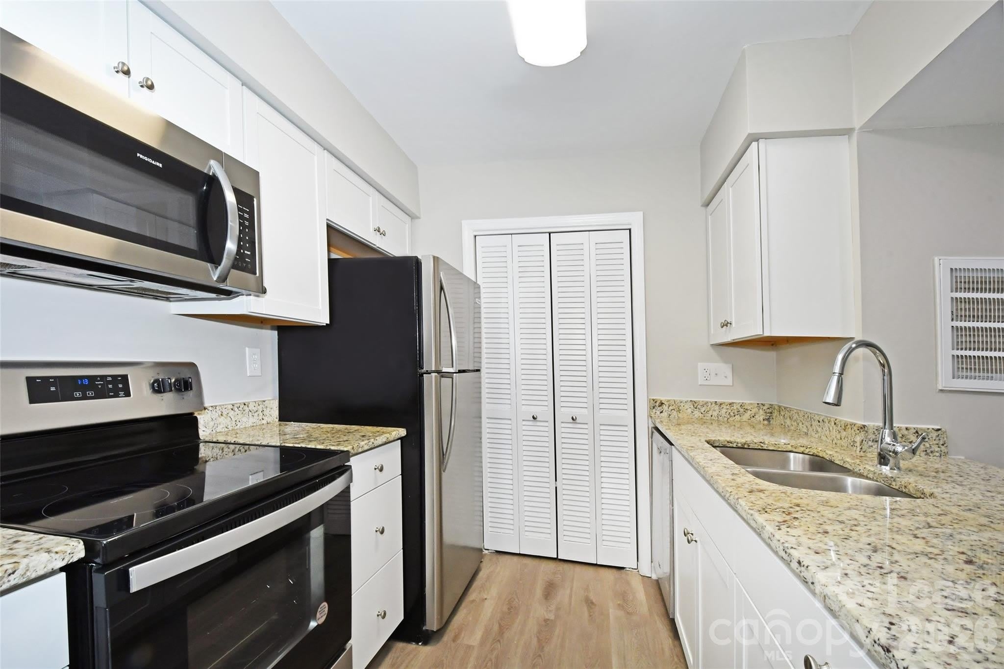 11185 Harrowfield Road – photo 1