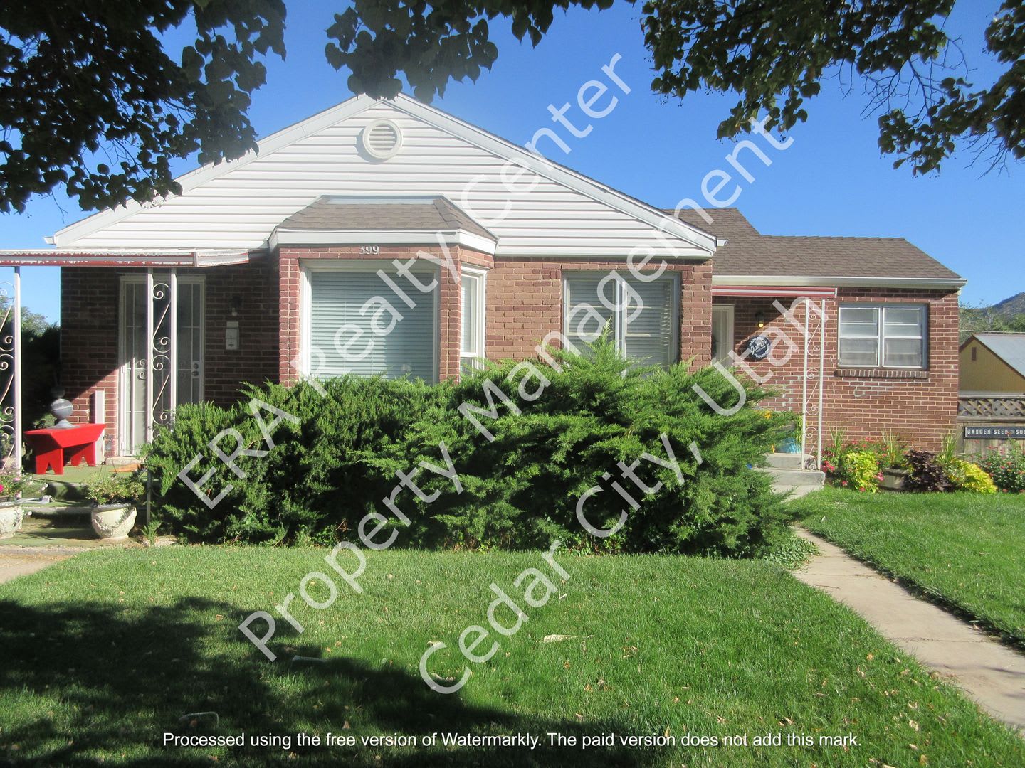 Move-in Bonus!!! Charming 4 bedroom, 2 bath single family home – photo 1