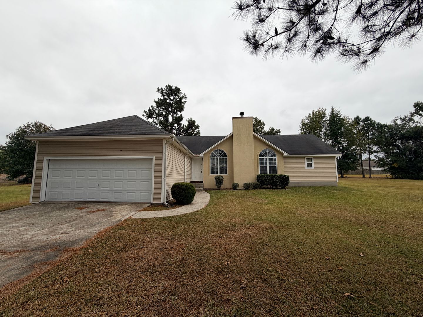 Charming 3-Bedroom, 2-Bathroom Home for Rent in Northlake Subdivision Valdosta, GA – photo 1 of 25