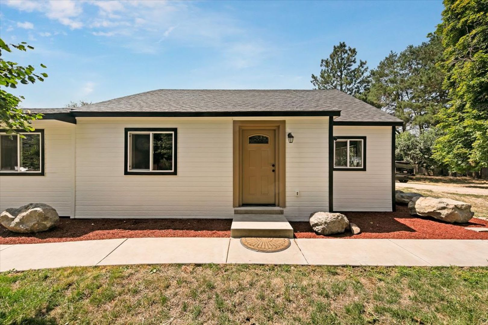 Spacious Middleton Home Utilities Lawn Care Included For 300 Month – photo 1 of 234