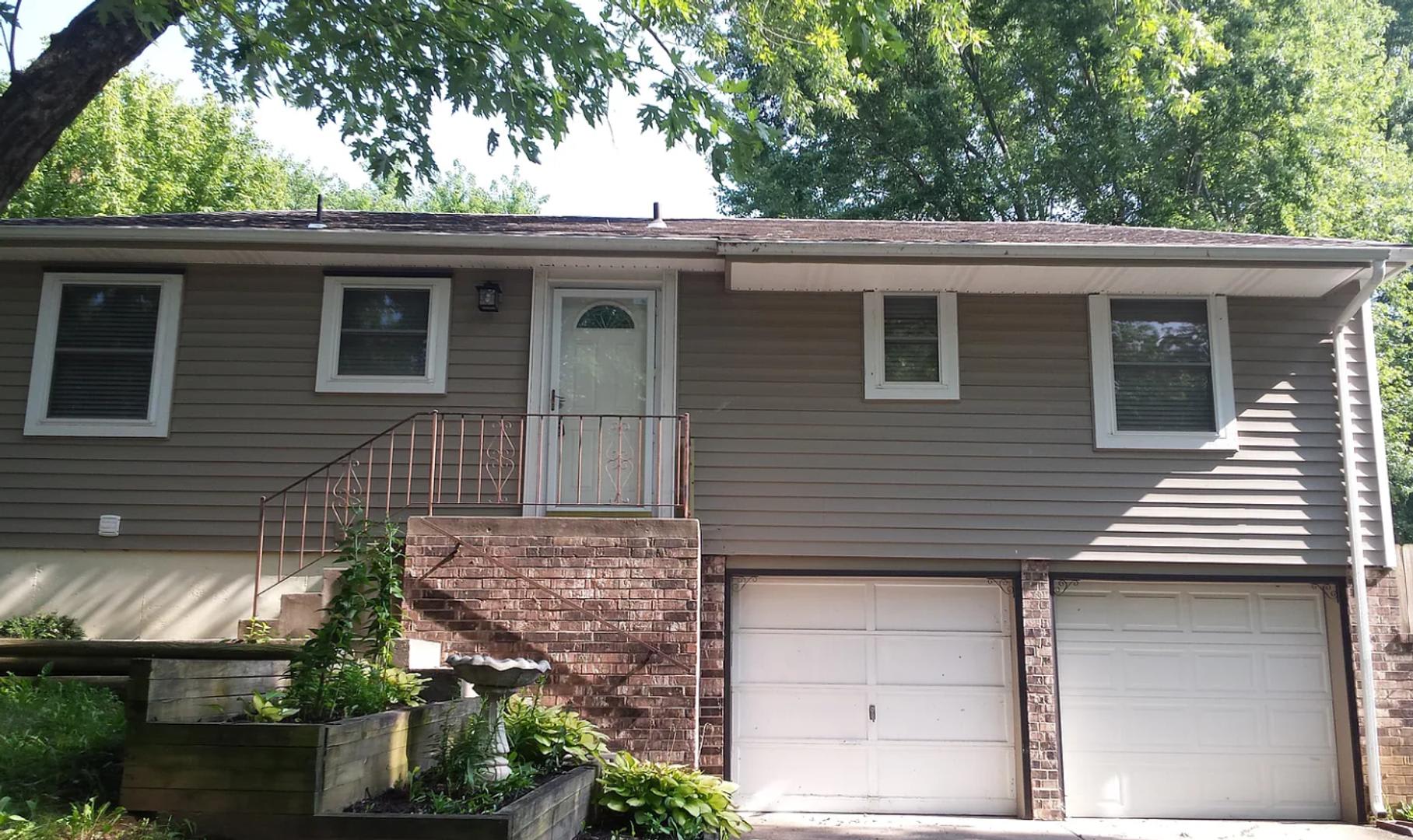 3 Bedroom 3 Bath Single Family For Rent In Independence Mo 2 Car Garage Parking Fenced Backyard – photo 1 of 2