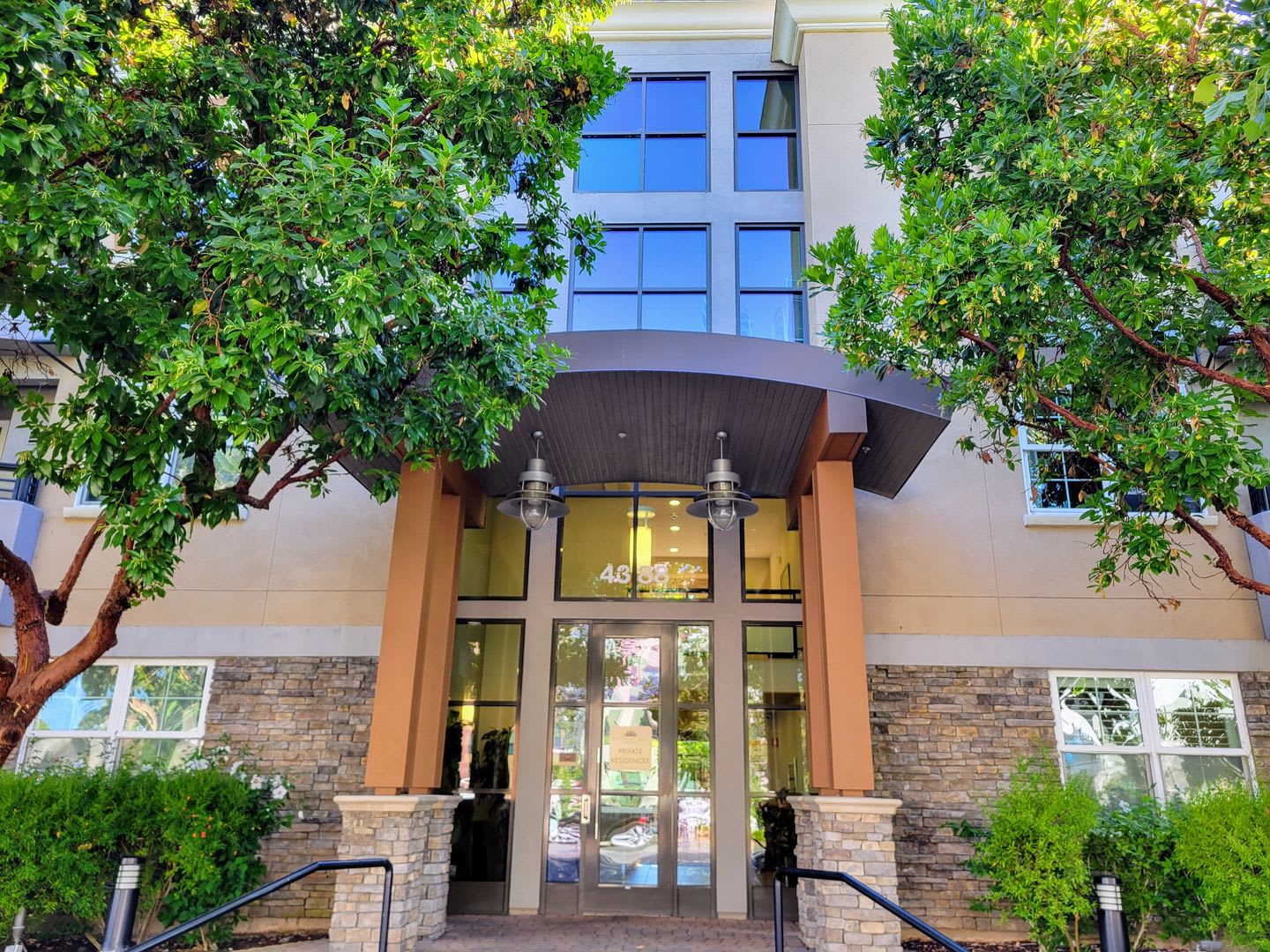 Stunning 2 Bed 2 Bath Penthouse Condo in Los Altos. Great Schools and Location! – photo 1 of 26