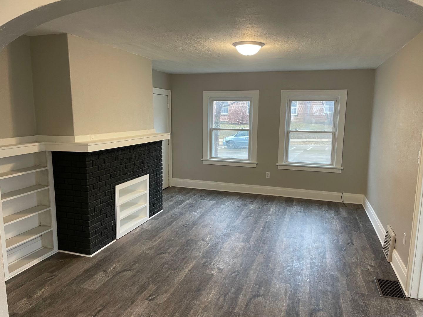 1123 W 23rd St – photo 1 of 12