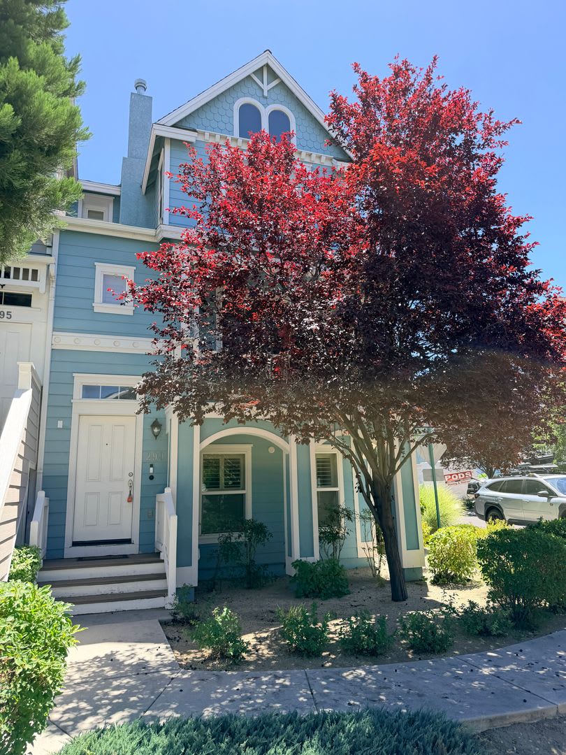 299 Gramercy Lane Available Now – photo 1