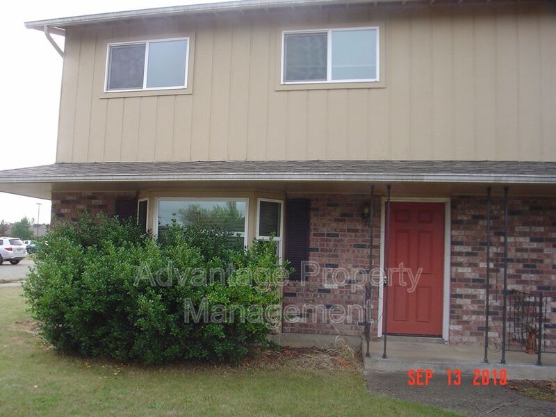 1952 APPLEGATE ST. – photo 1 of 11