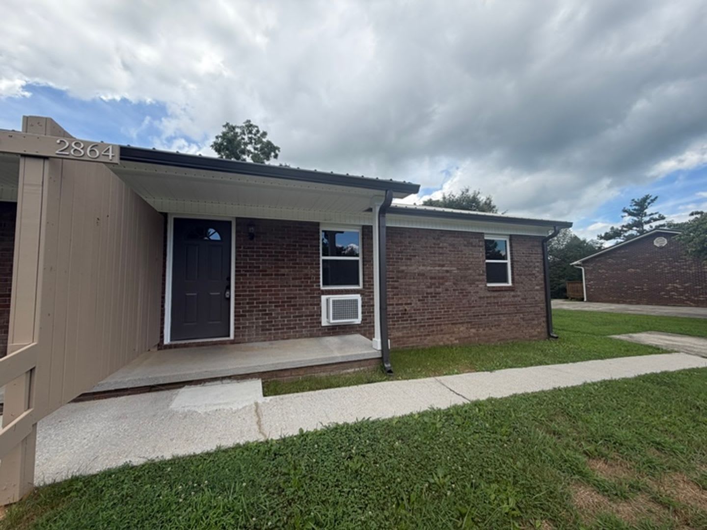 2860-2864 BRD – photo 1 of 10