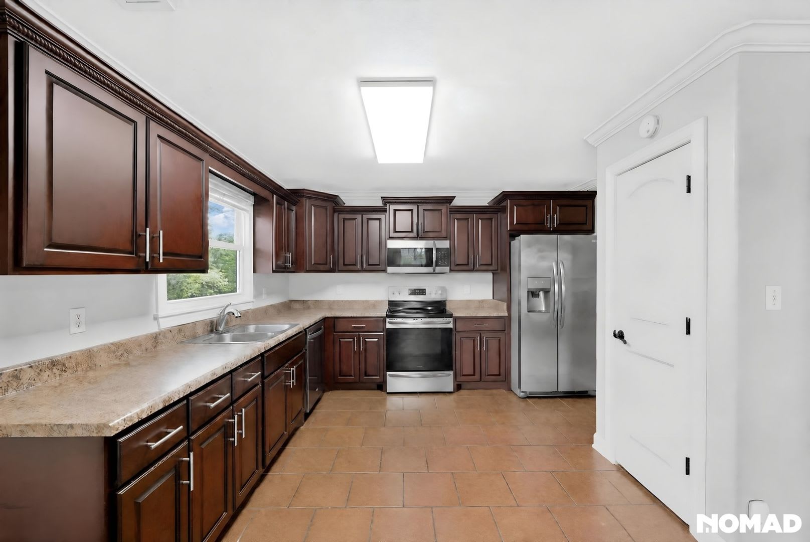 Charming 3BR House in Jackson, TN – photo 1