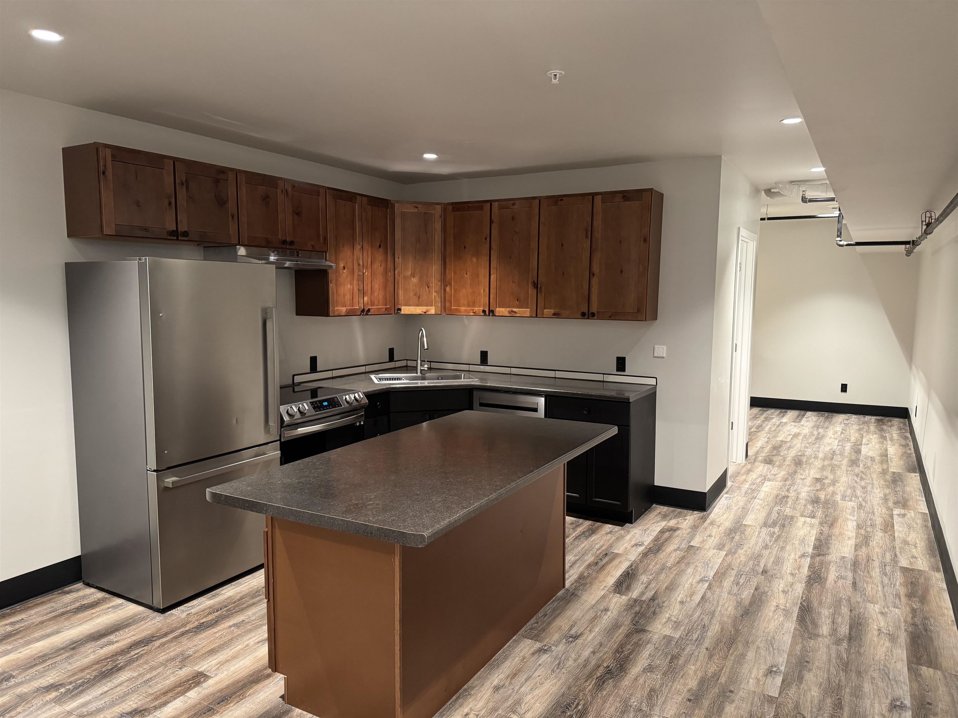 826 W 8th Street – photo 1