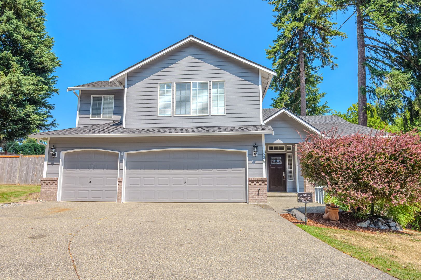 4 Bedroom, 2.5 Bath Single Family Home – photo 1