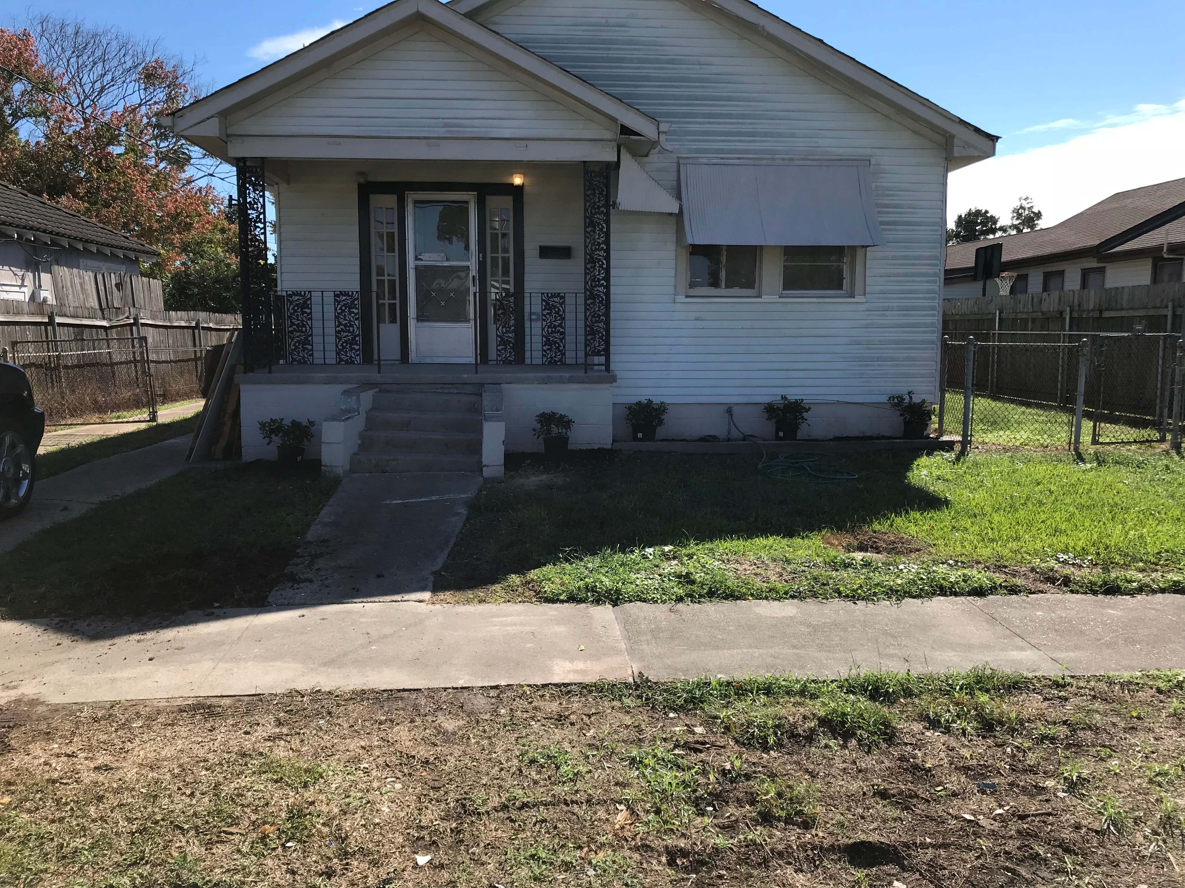 713 West Dr – photo 1 of 15