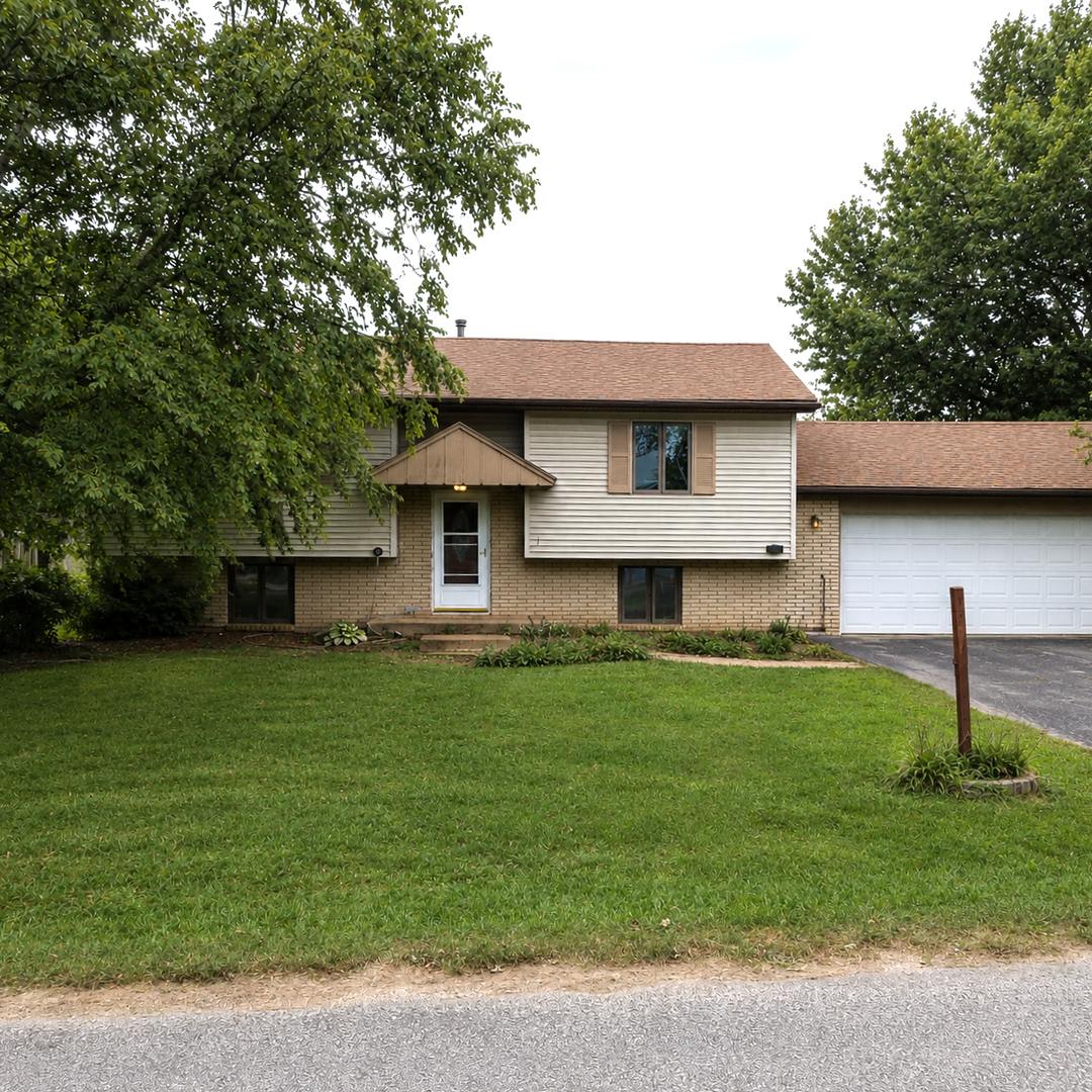 Charming 2-Bedroom Home with Attached Garage in Orion! – photo 1 of 2