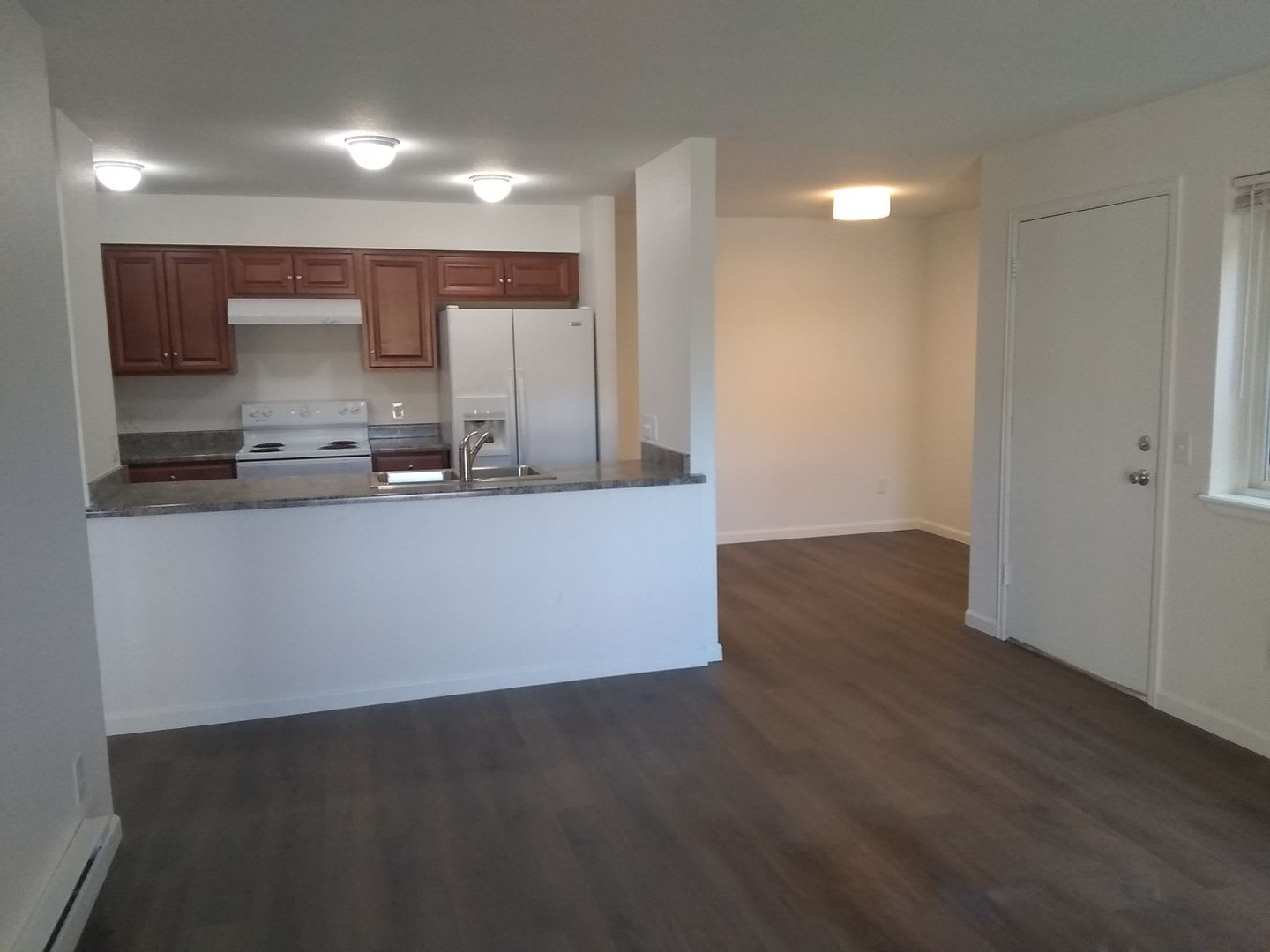 2 bed 2 bath w/carport, Great location off 2nd and Sable near 6th and I-225 and Aurora Mall – photo 1