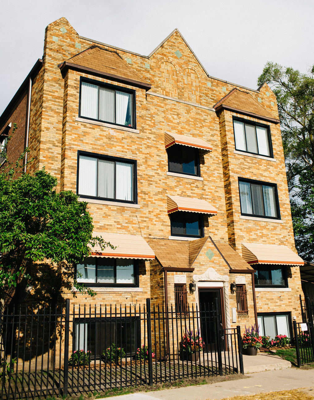 Birchcrest Apartments – photo 1