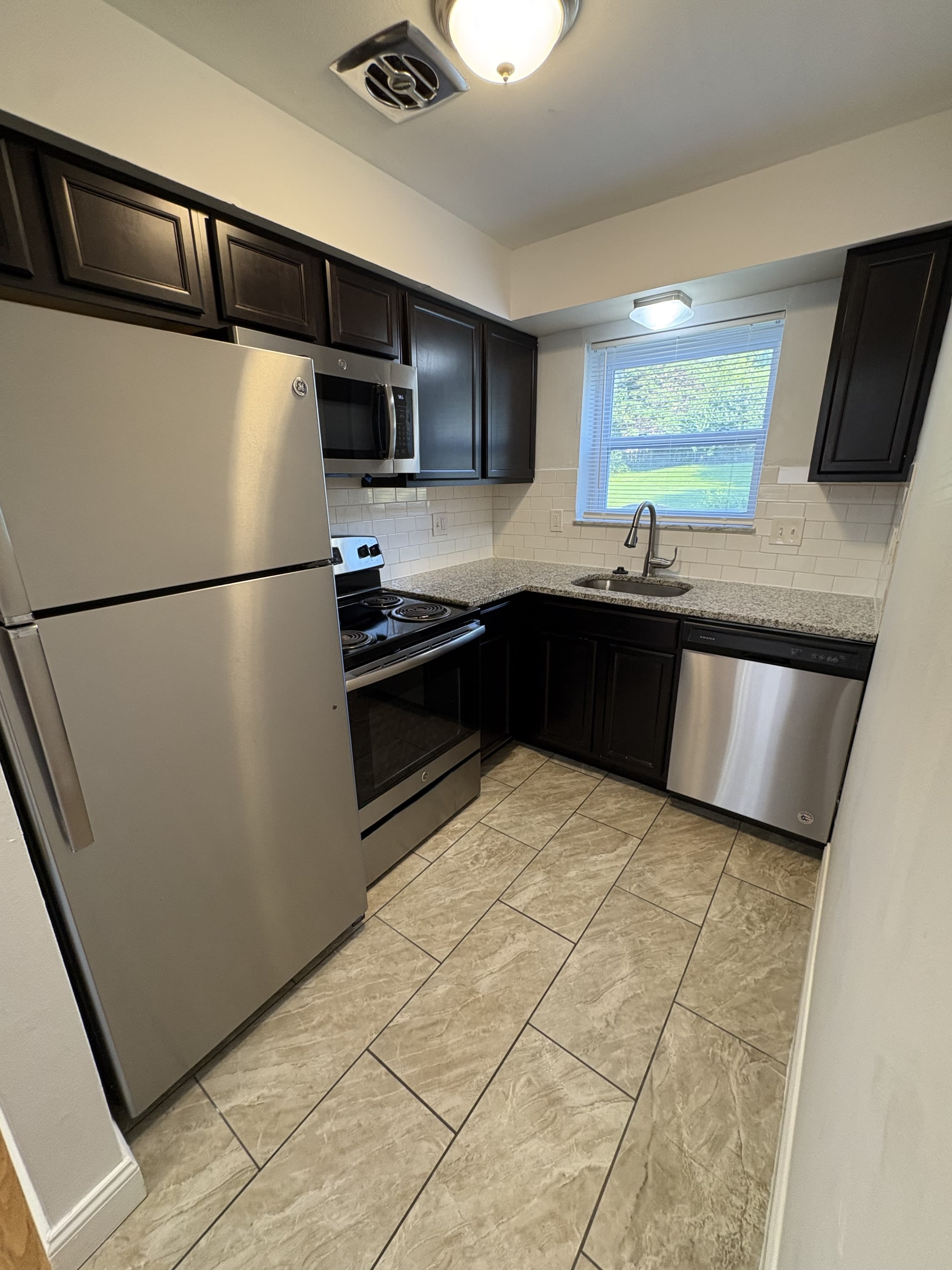 941 Brookside Avenue – photo 1 of 10