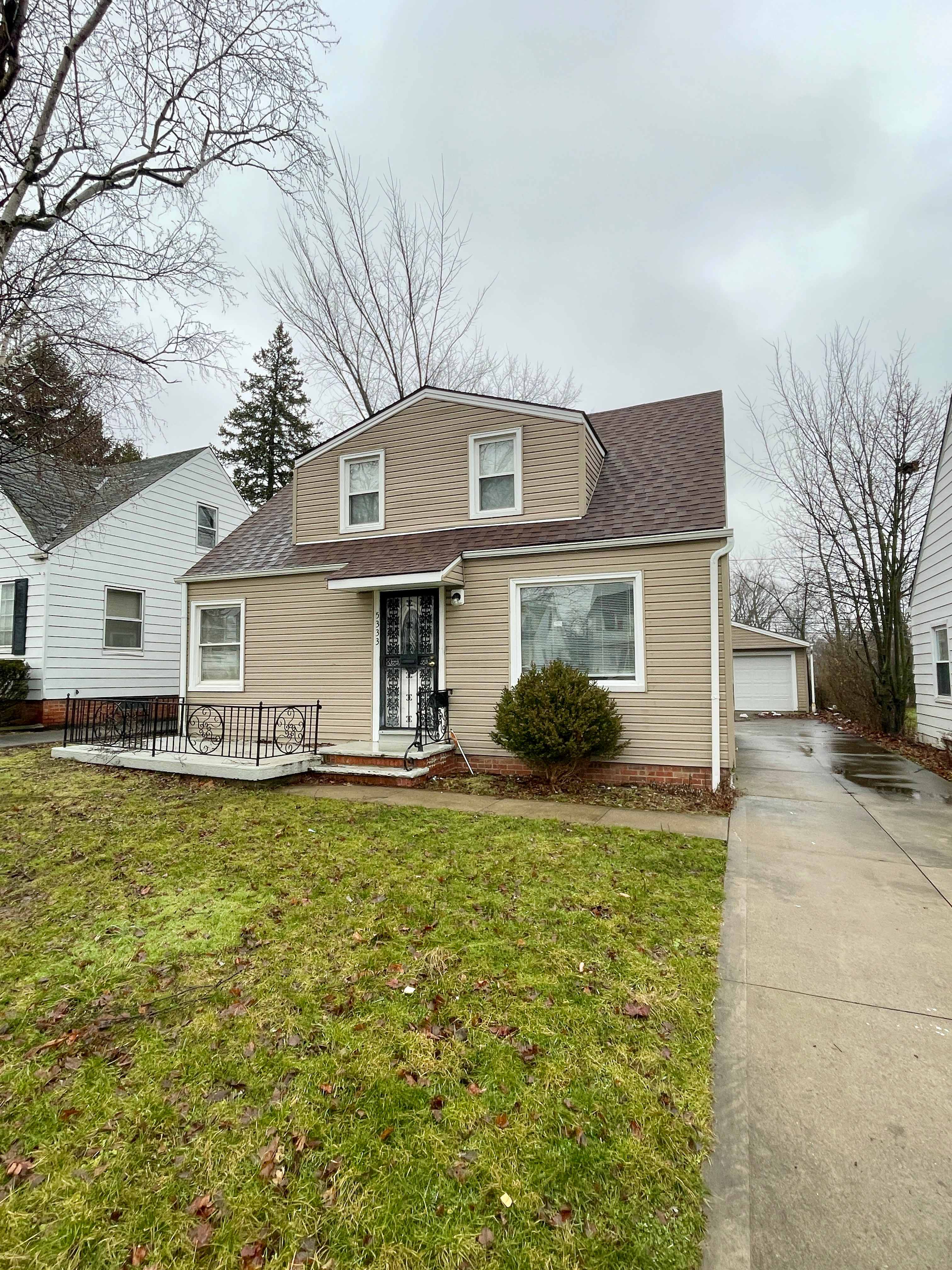 5333 Hollywood Ave – photo 1