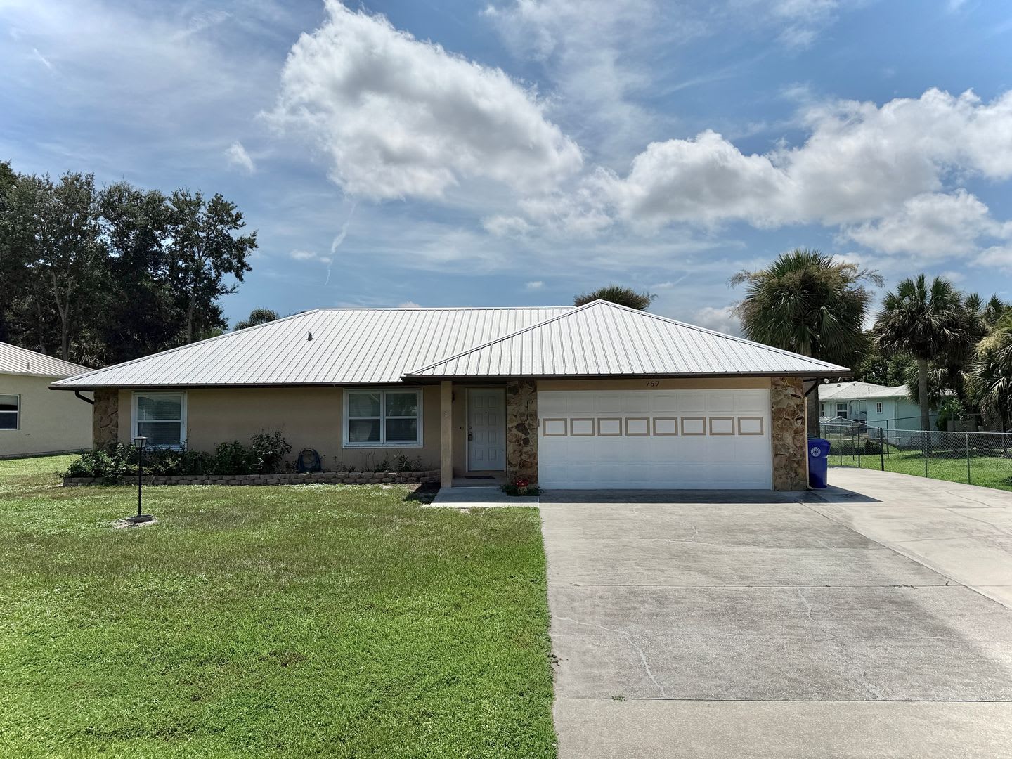 Available monthly Rental 2026 in heart of Sebastian – photo 1