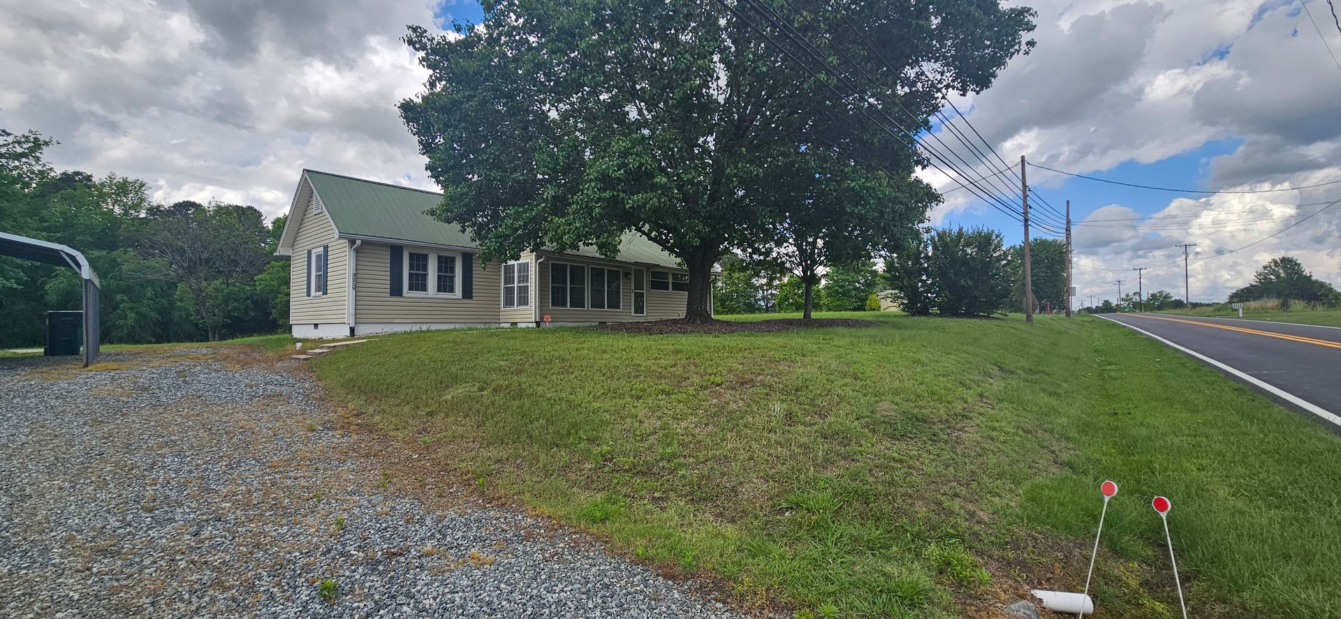 Cozy 2 Bedroom, 1 Bath Home for Rent in Thomasville! – photo 1 of 12