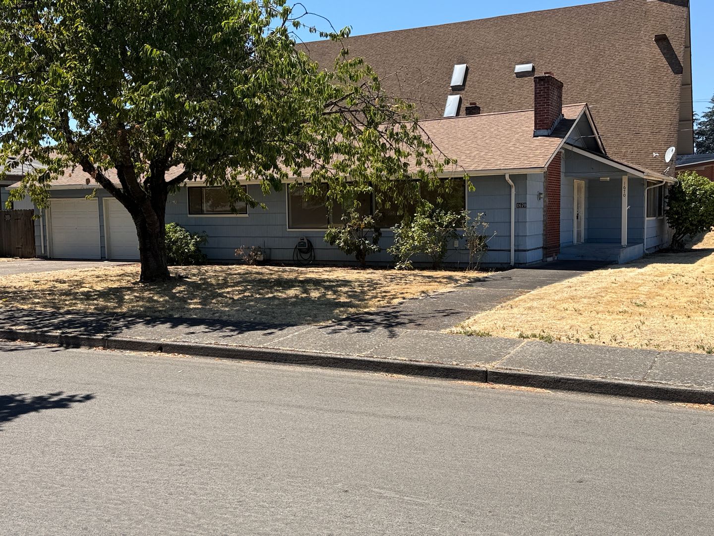 3 bedroom, 1.5 bath house in Eugene! – photo 1 of 47