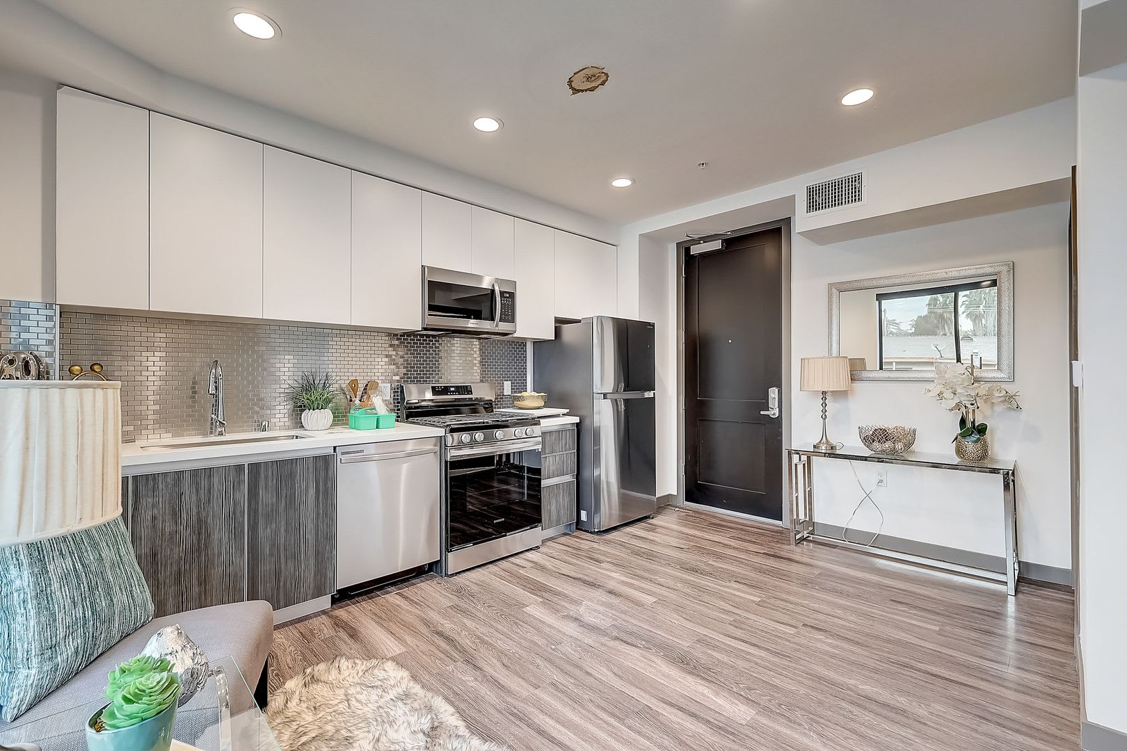 Brand New Building Featuring 1 2 Bedroom Flats Townhomes – photo 1