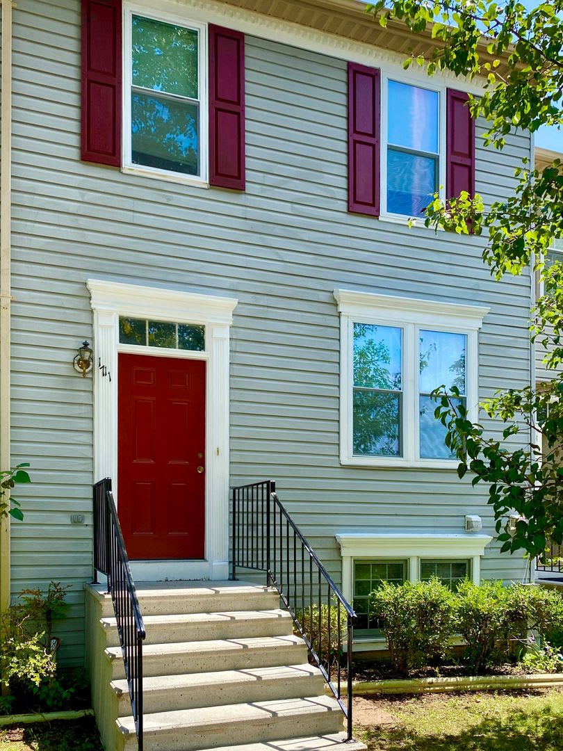 Charming 3BD/2.5BA Townhome with Large Backyard in Windsor Mill, MD! – photo 1 of 24