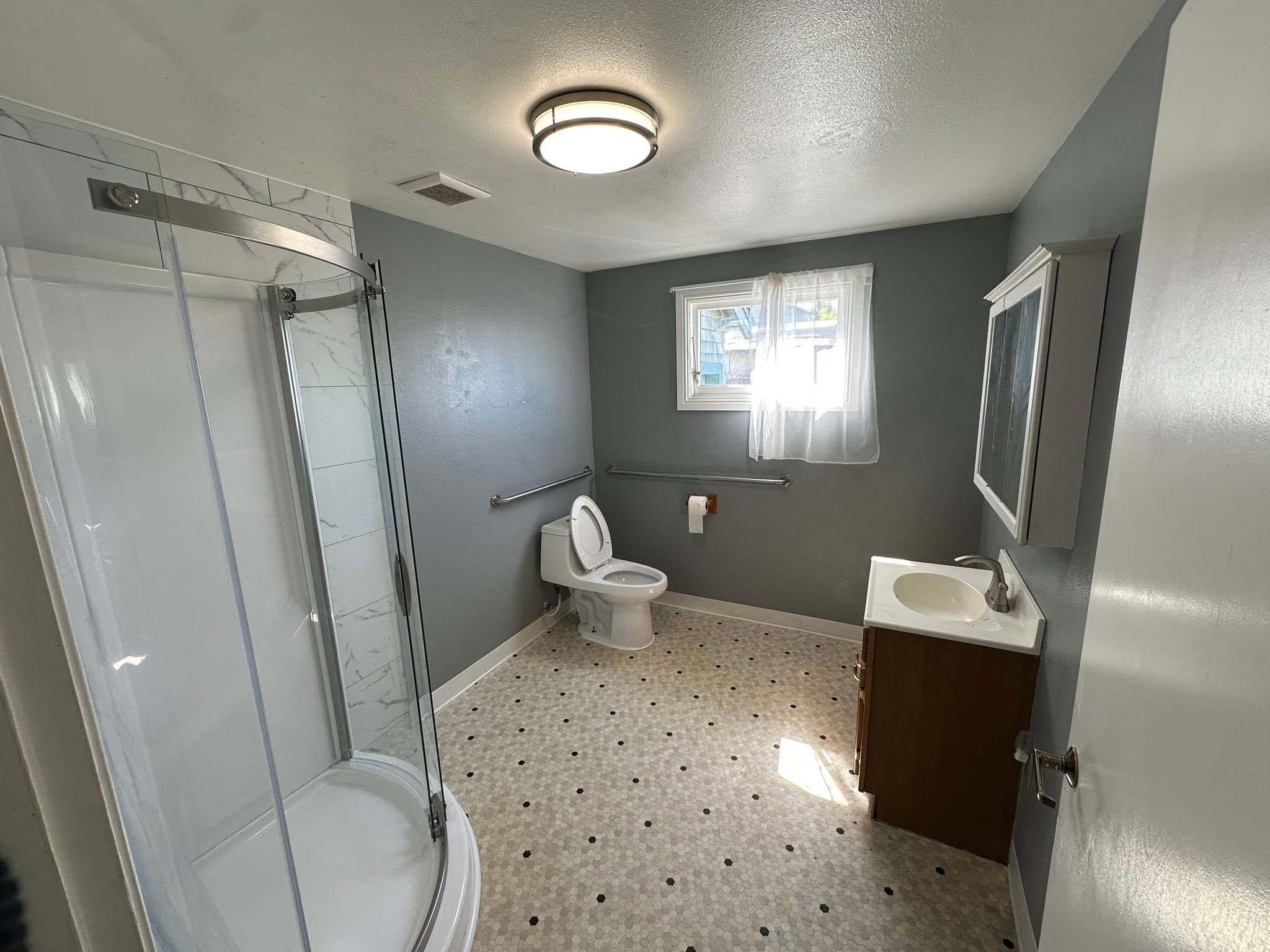 211 W Harris St – photo 1 of 5