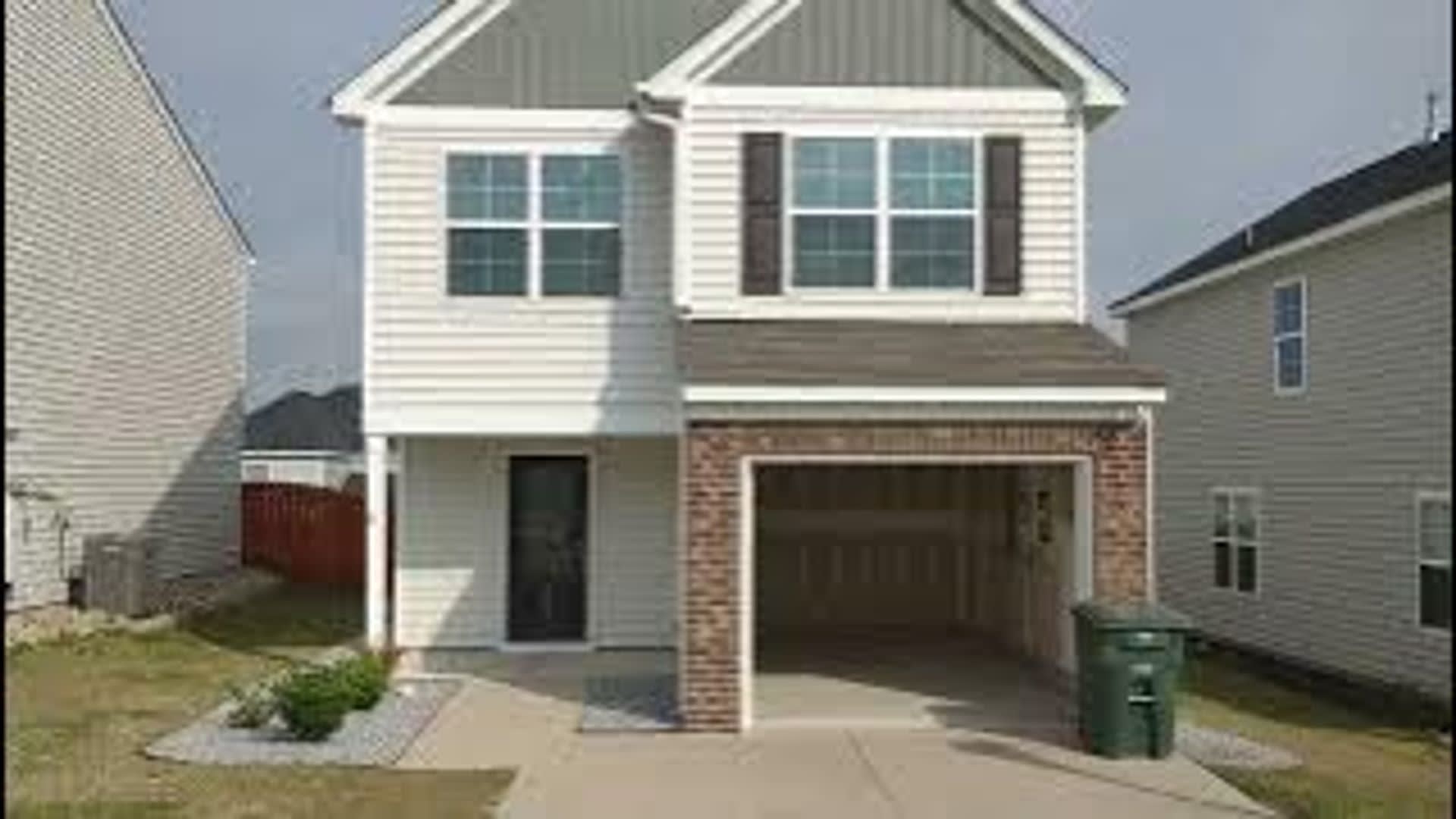 Free August Rent 405 Eclipse Lane Elgin Sc 29045 Approximately 15 Minutes Away From Away From Ft Jackson – photo 1