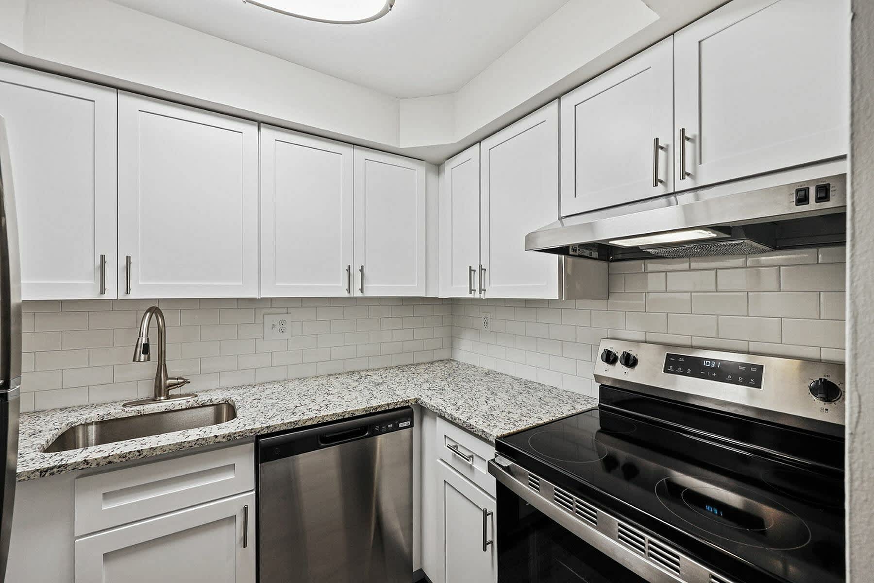 Beacon Pointe Apartments &amp; Townhomes – photo 1 of 26