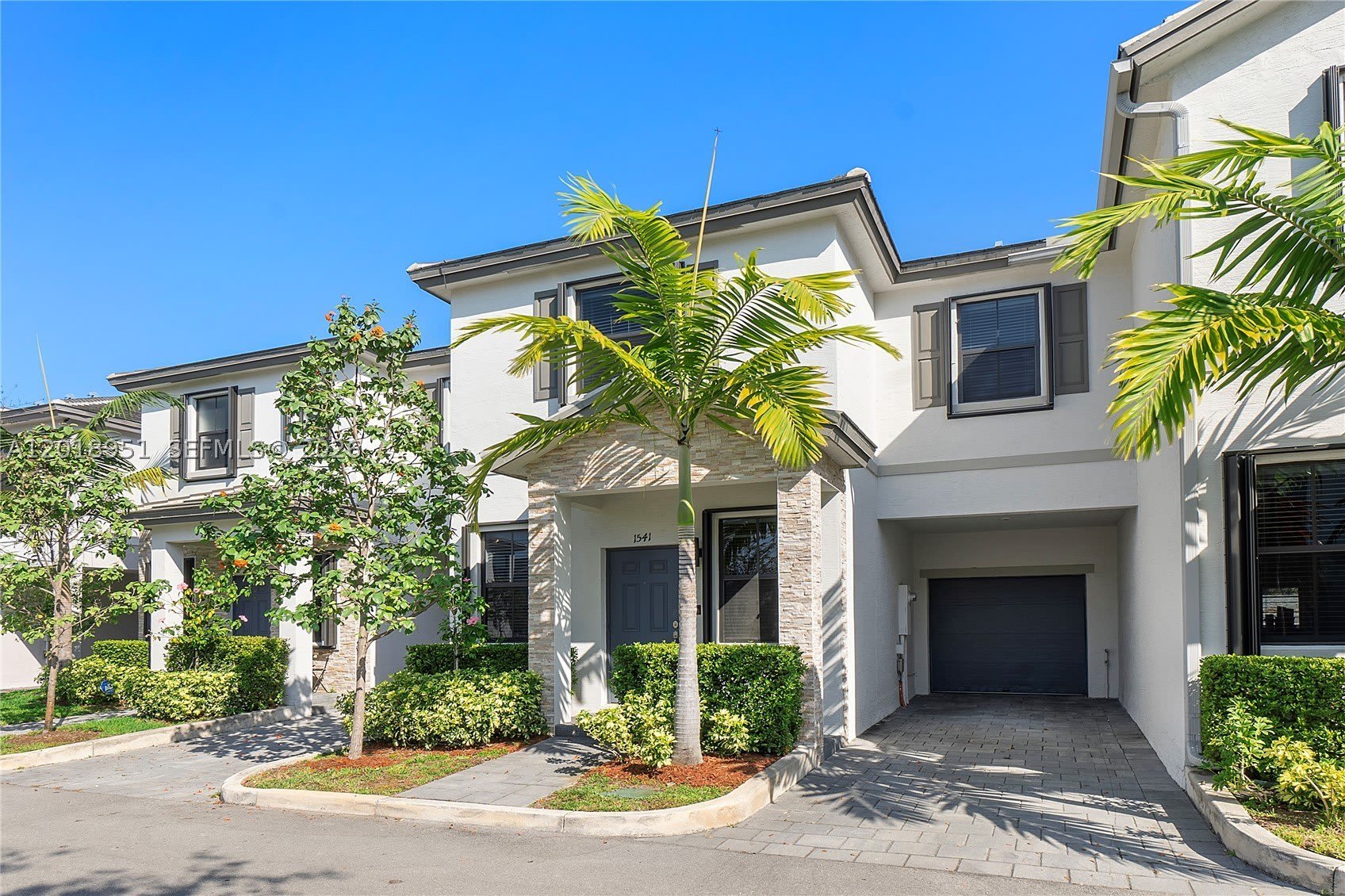 1541 SW 28th St – photo 1