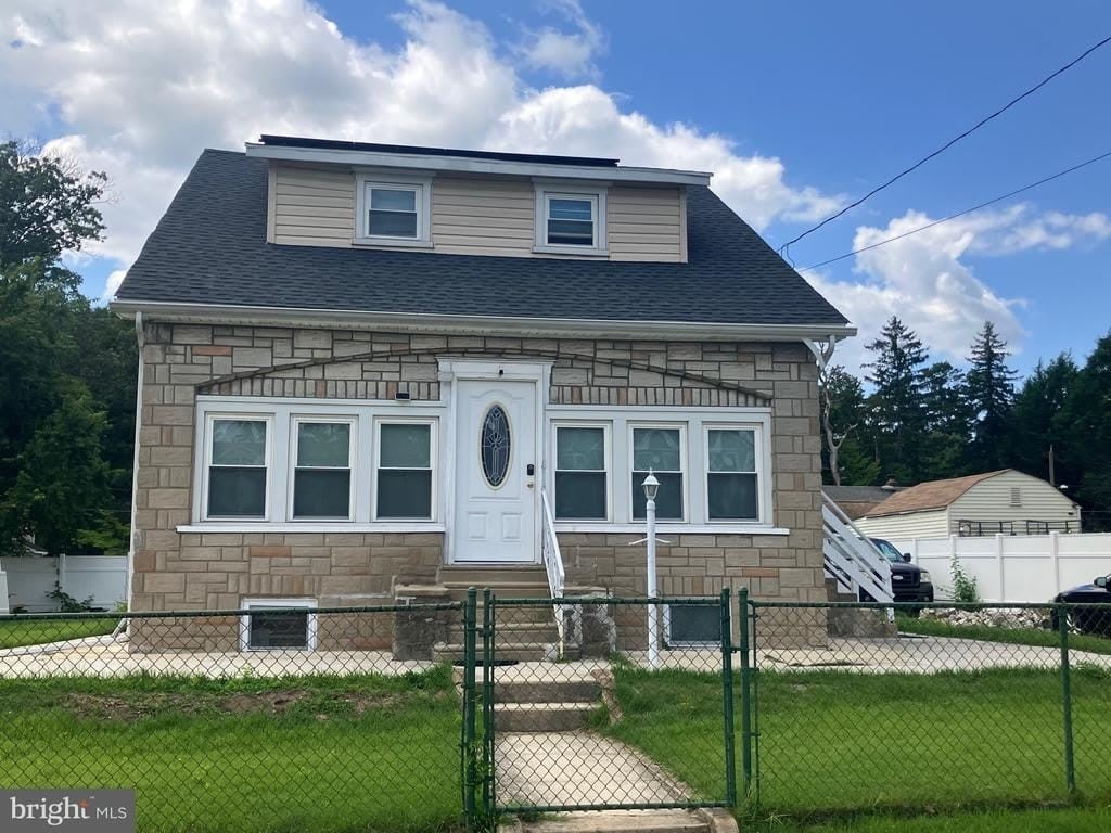 607 2ND AVE – photo 1 of 3