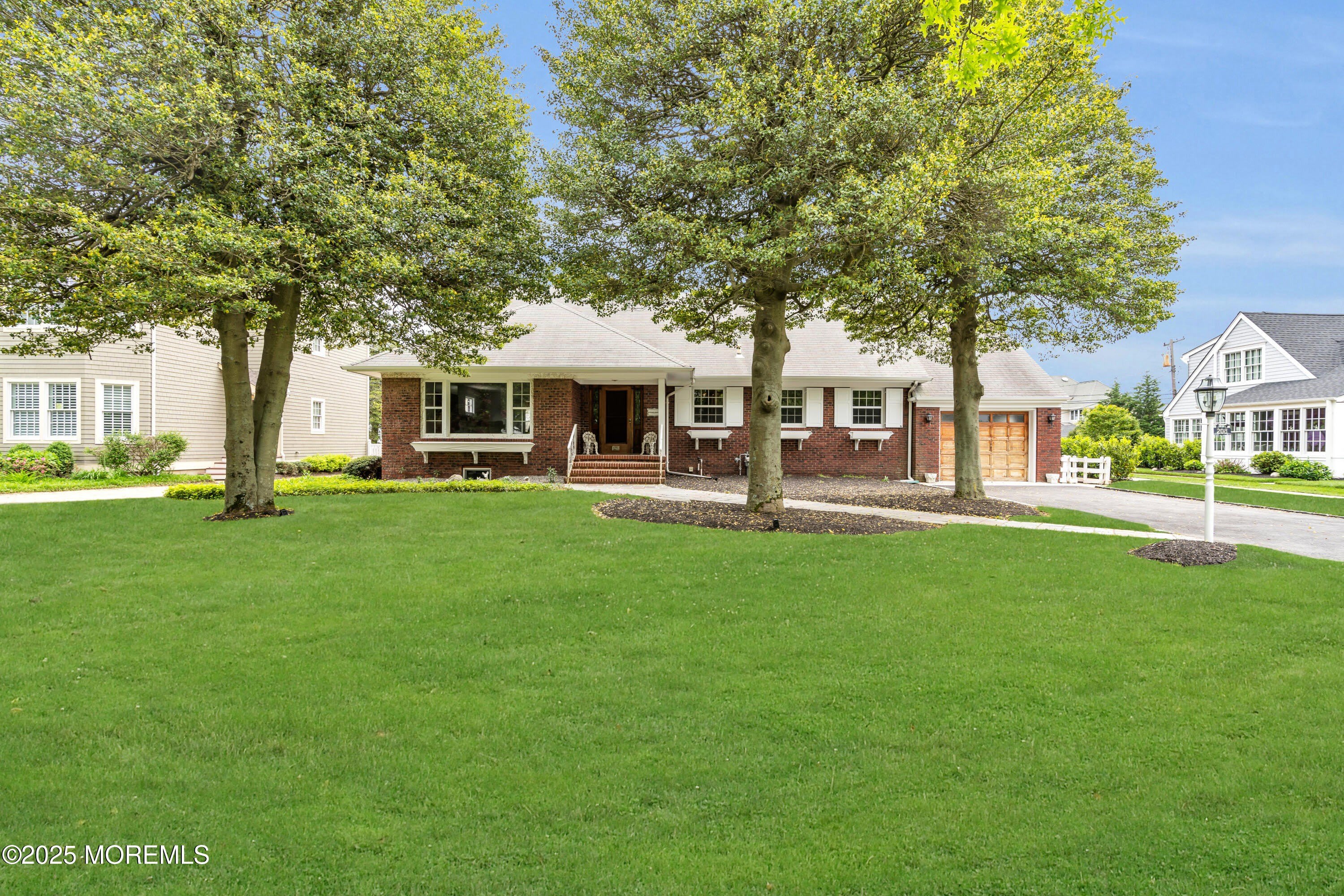 208 Trenton Boulevard – photo 1 of 28