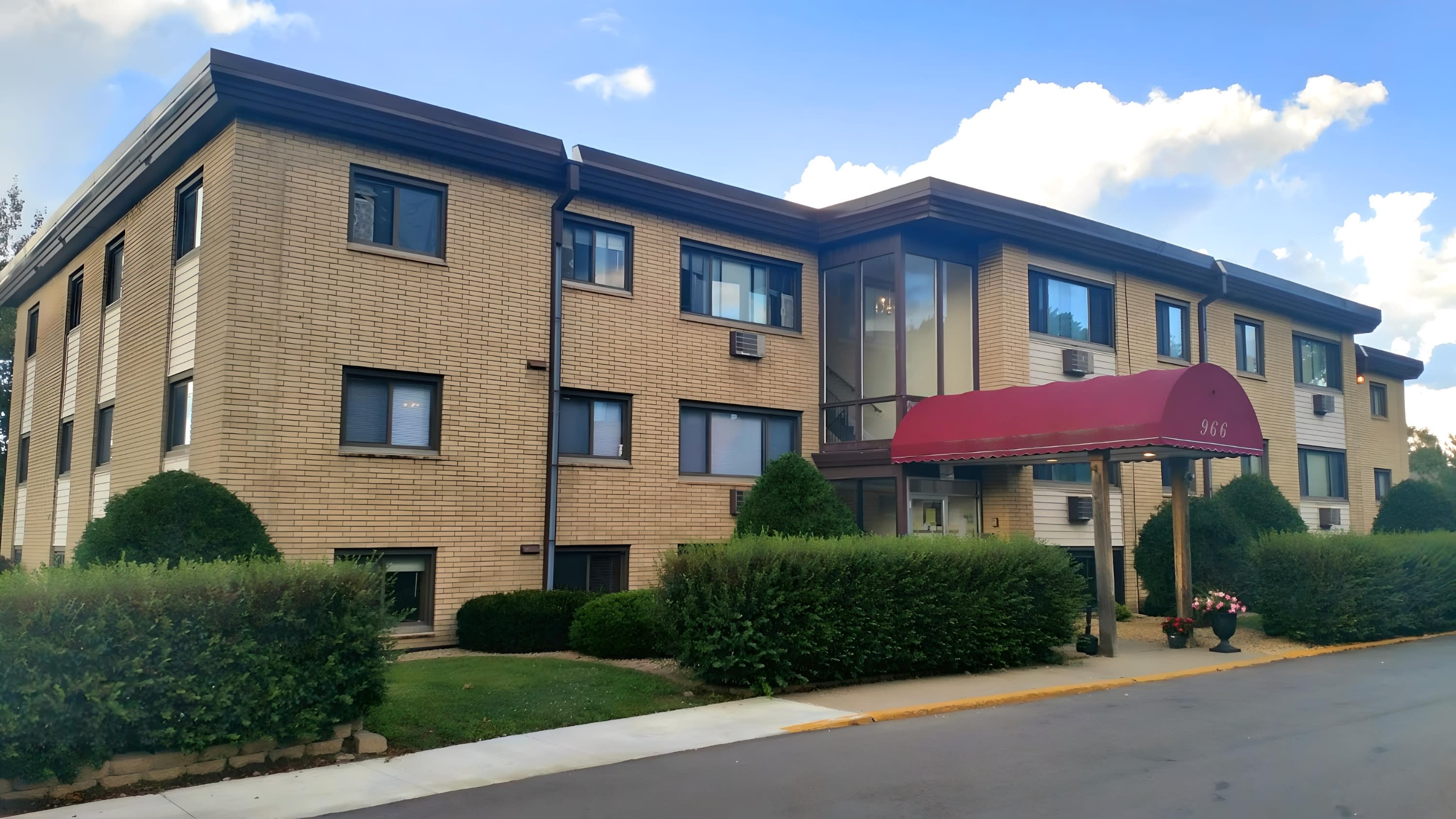 976 Robert Street – photo 1 of 11