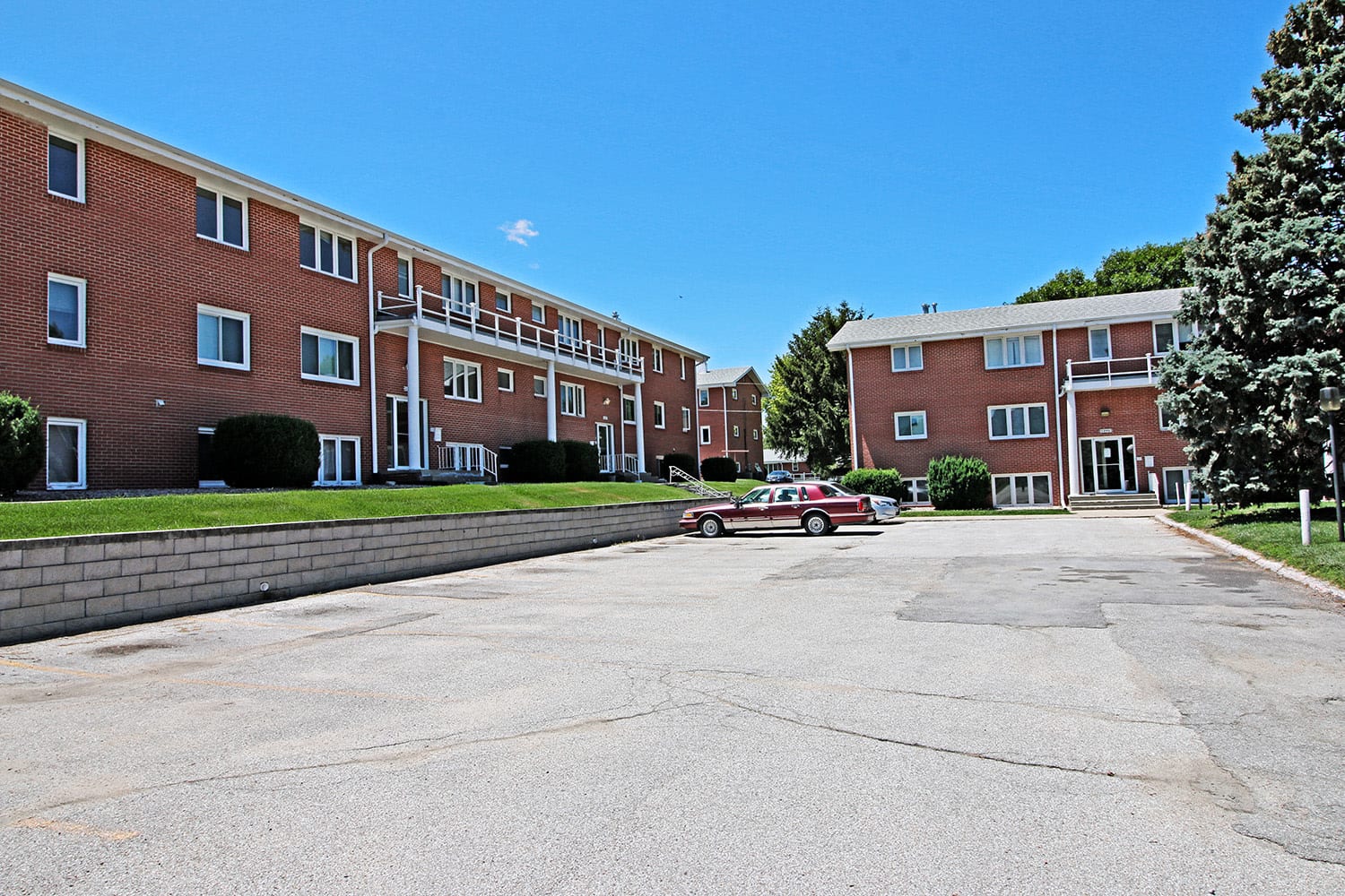 Flats on 75th – photo 1