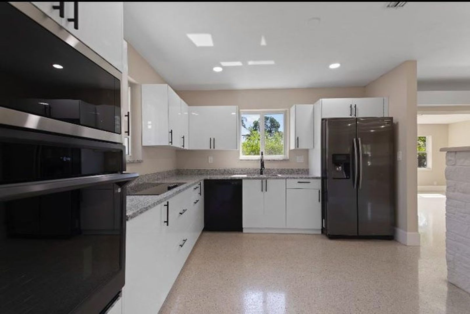 570 Se 2Nd Avenue Pompano Beach Fl 33060 8037 – photo 1