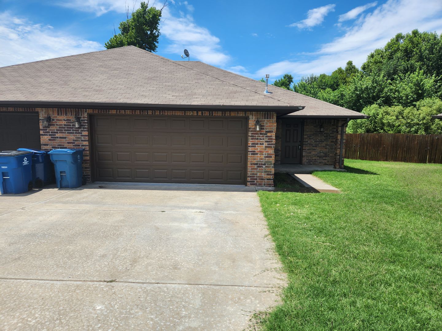 3br 2ba Duplex with 2 car garage! – photo 1 of 11