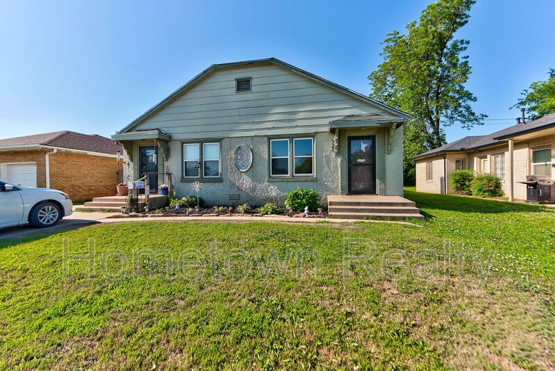 527 W Dill Street – photo 1 of 72