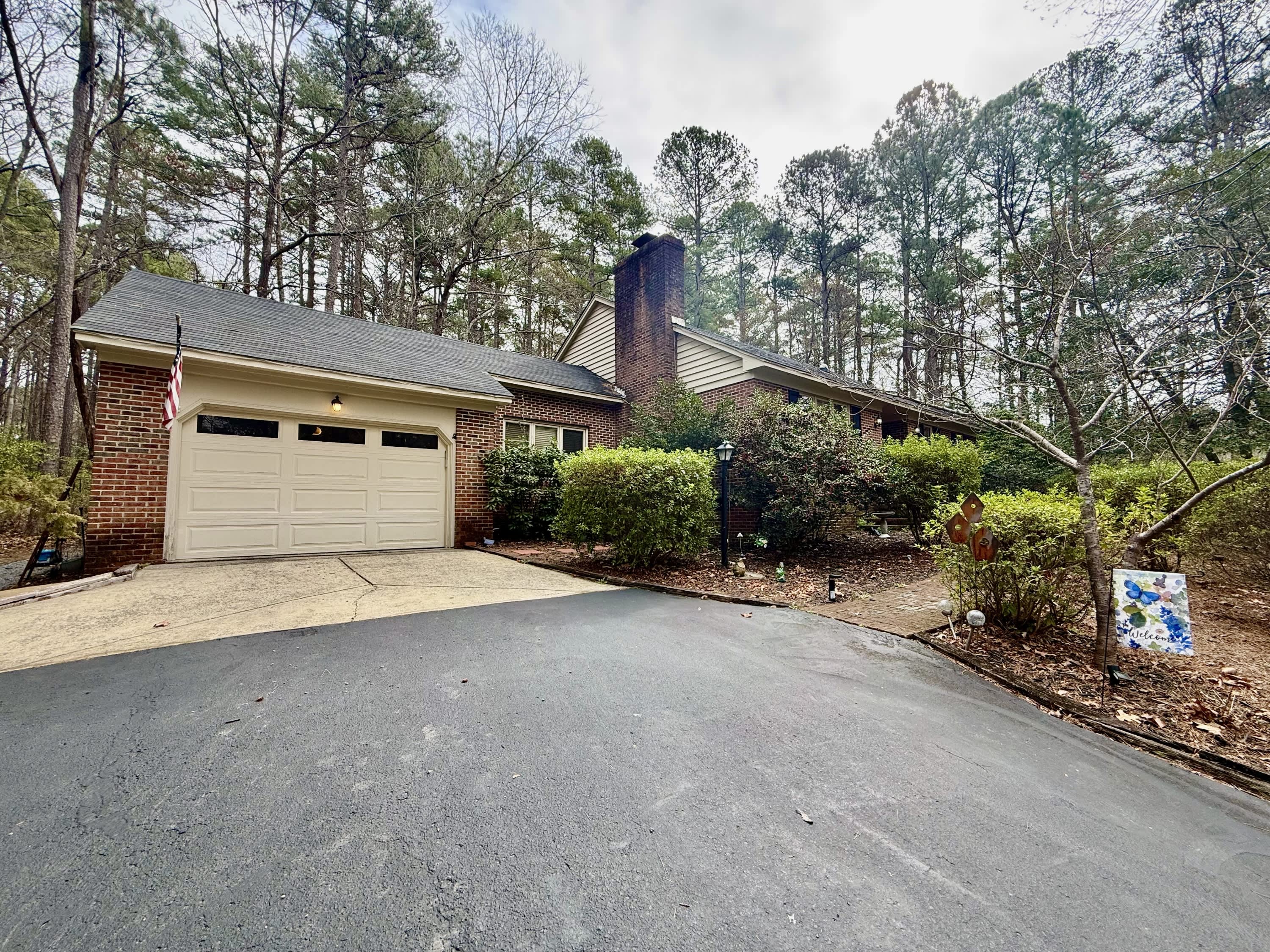 1963 Wedgewood Drive – photo 1 of 22