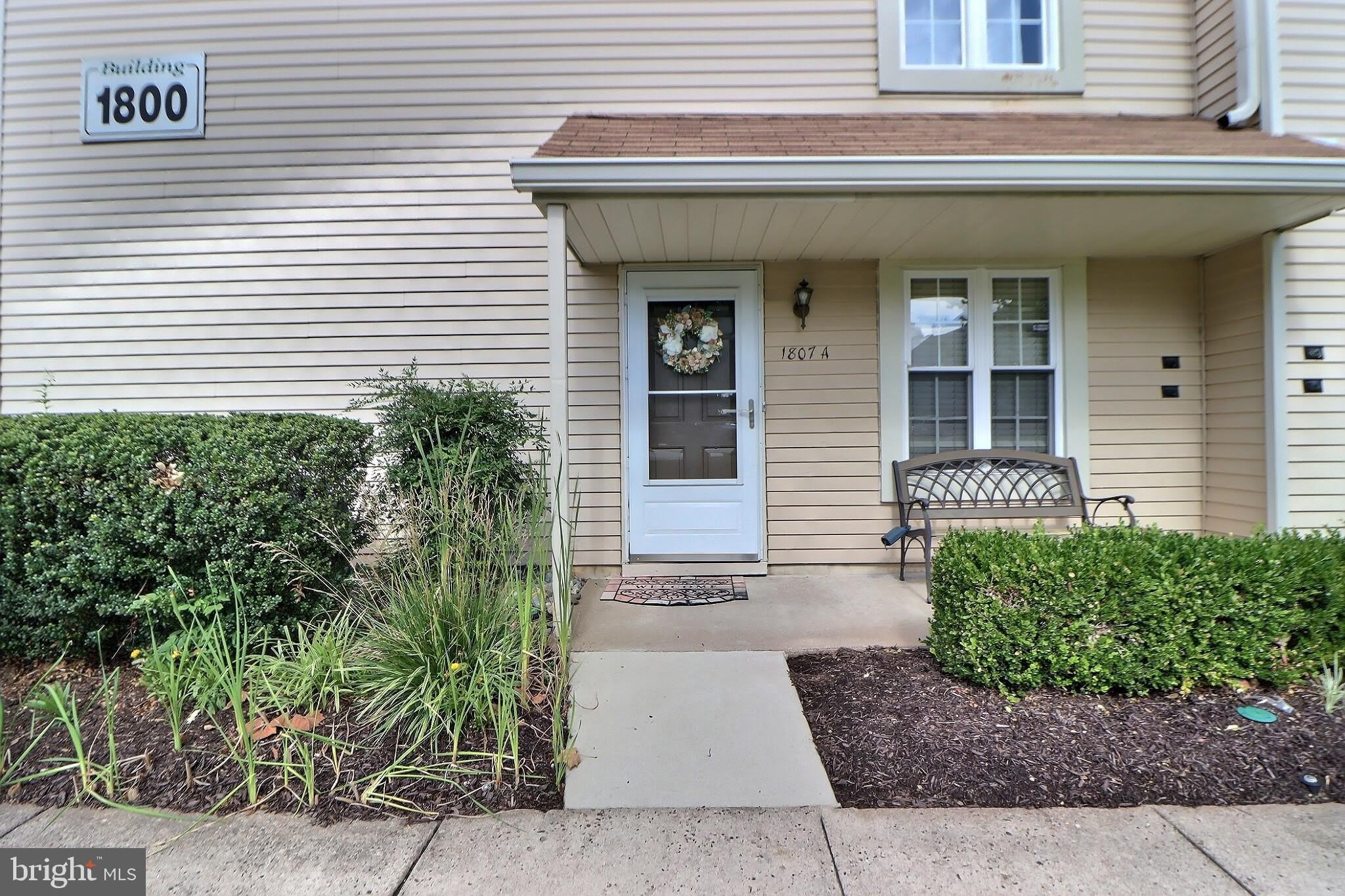 1807-A SEDGEFIELD Drive – photo 1 of 25