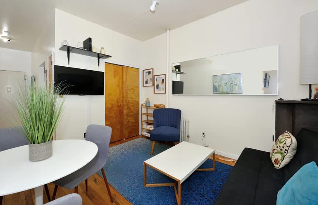 692 9th Ave – photo 1