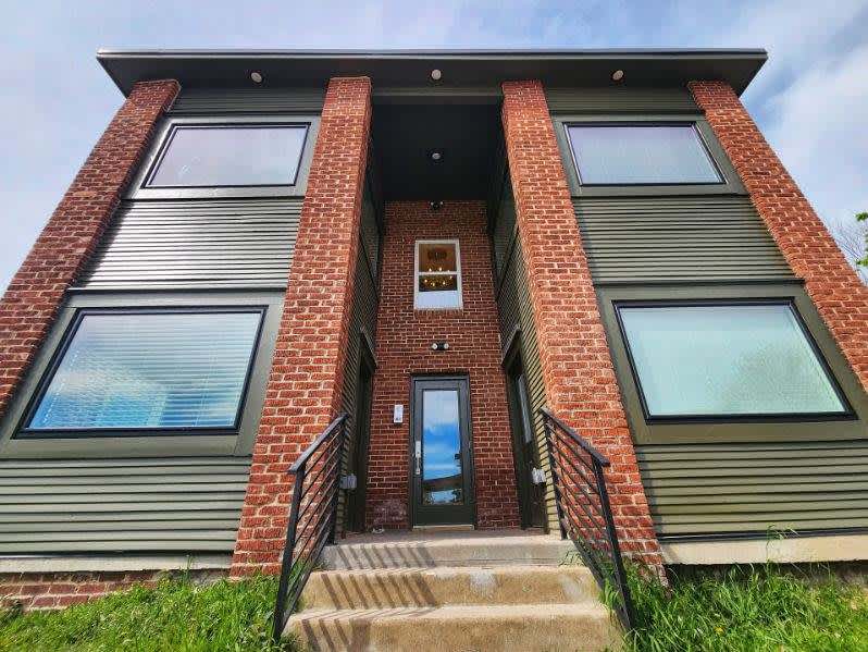 2529 E Admiral Pl – photo 1