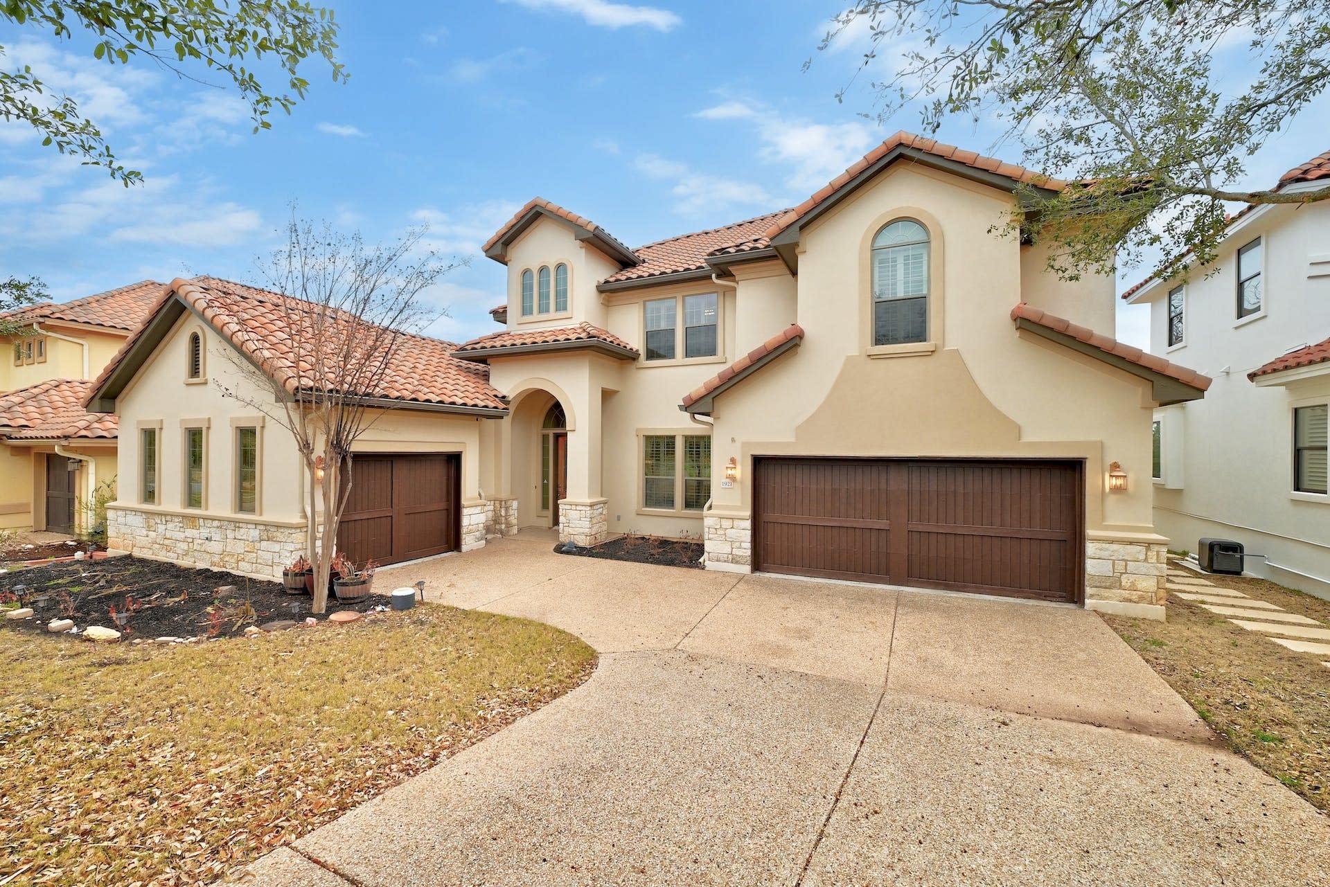1021 University Club Drive – photo 1